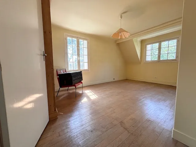 Belle maison familiale proche Val d’Europe avec grand terrain et vue imprenable 