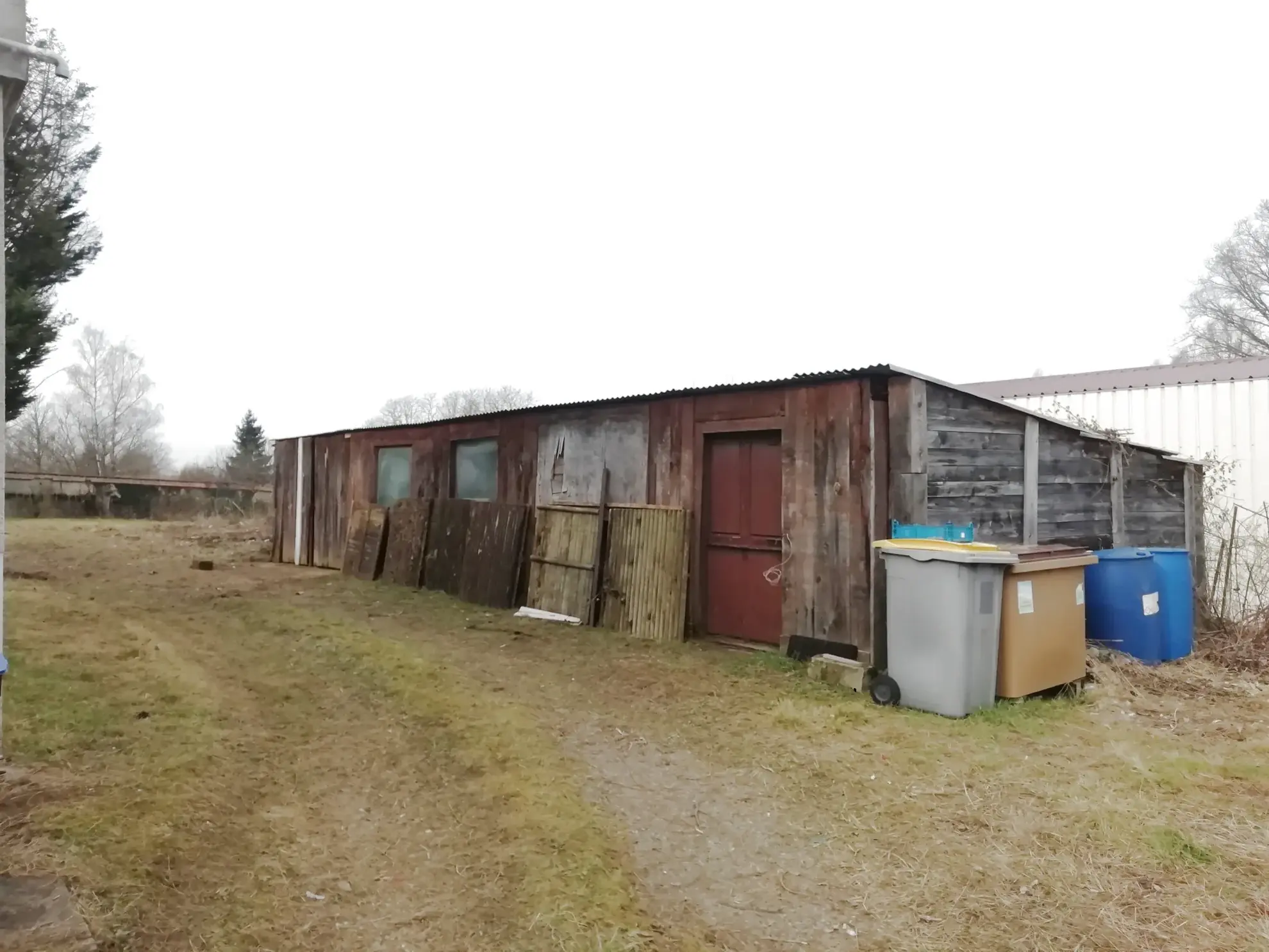 Maison de village à rénover dans le Cher avec dépendances et jardin clos 