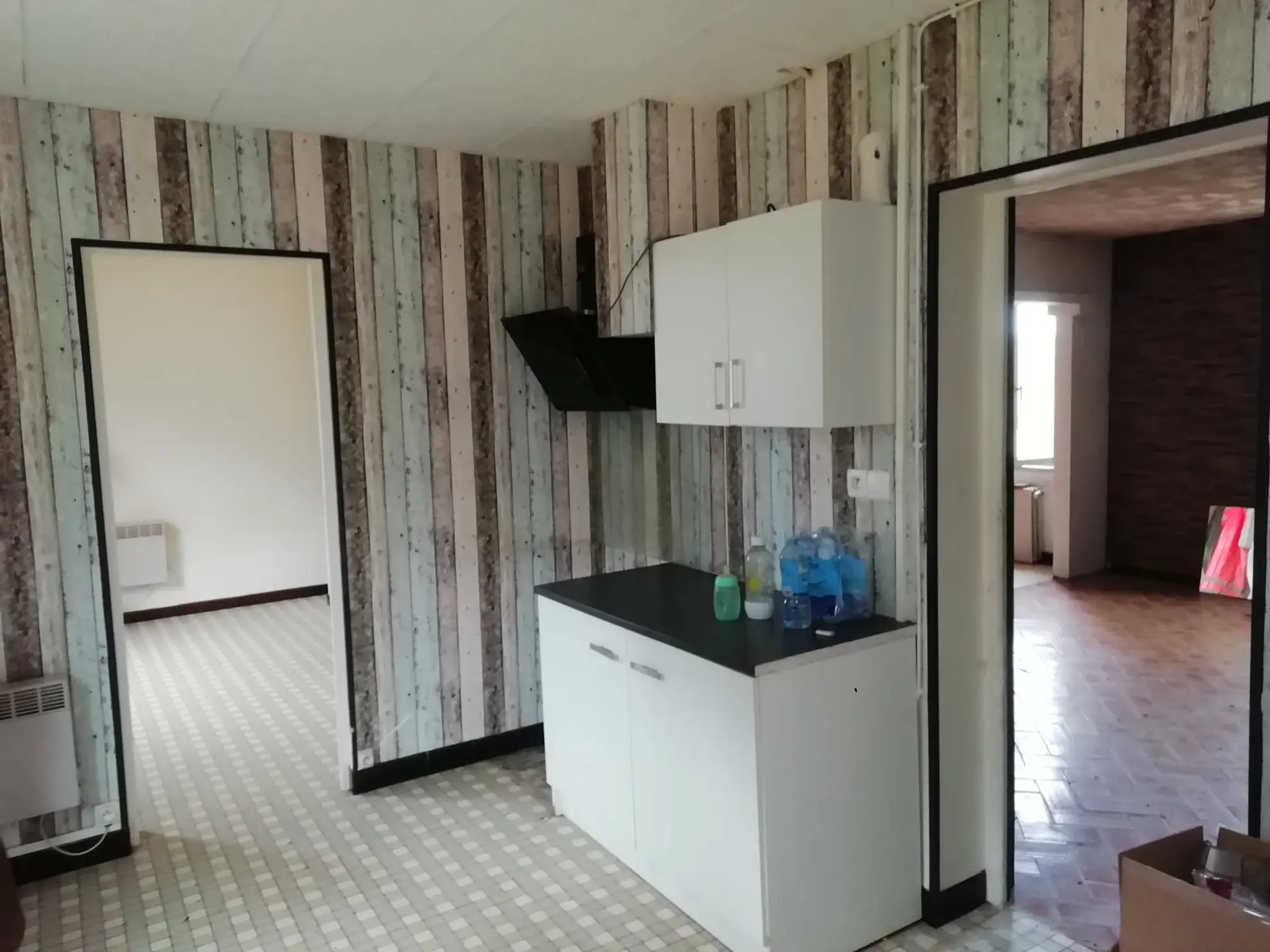 Maison de village à rénover dans le Cher avec dépendances et jardin clos 