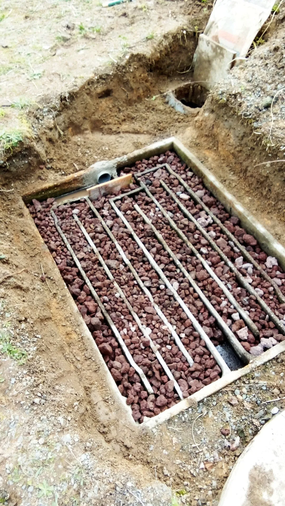 Maison de village à rénover dans le Cher avec dépendances et jardin clos 