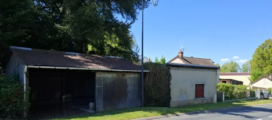 Maison de village à rénover dans le Cher avec dépendances et jardin clos 