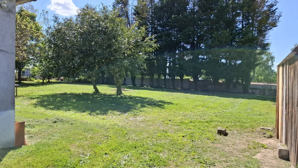 Maison de village à rénover dans le Cher avec dépendances et jardin clos 
