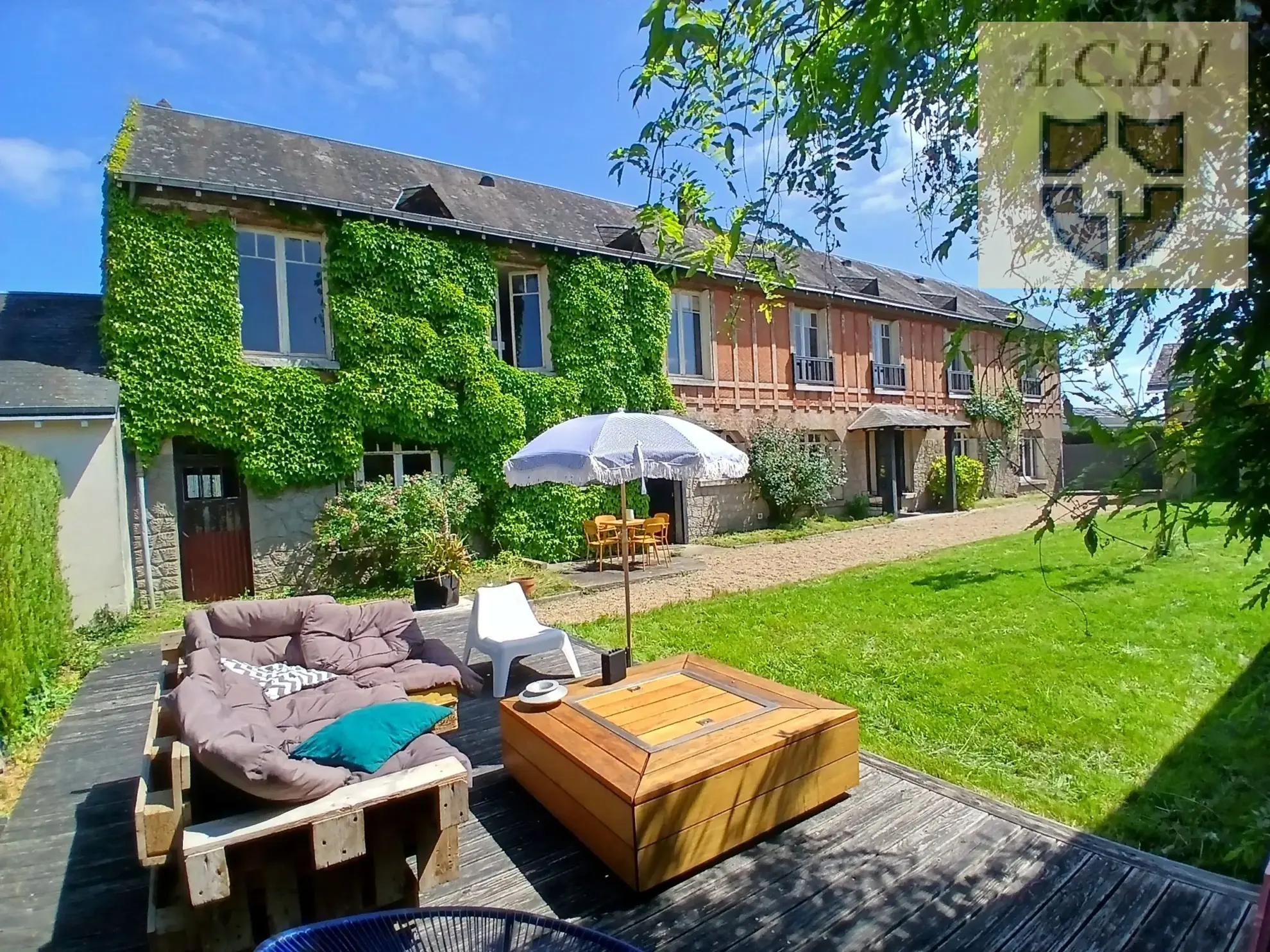 Maison de charme à Savigny-sur-Braye avec jardin et terrasses, idéal famille