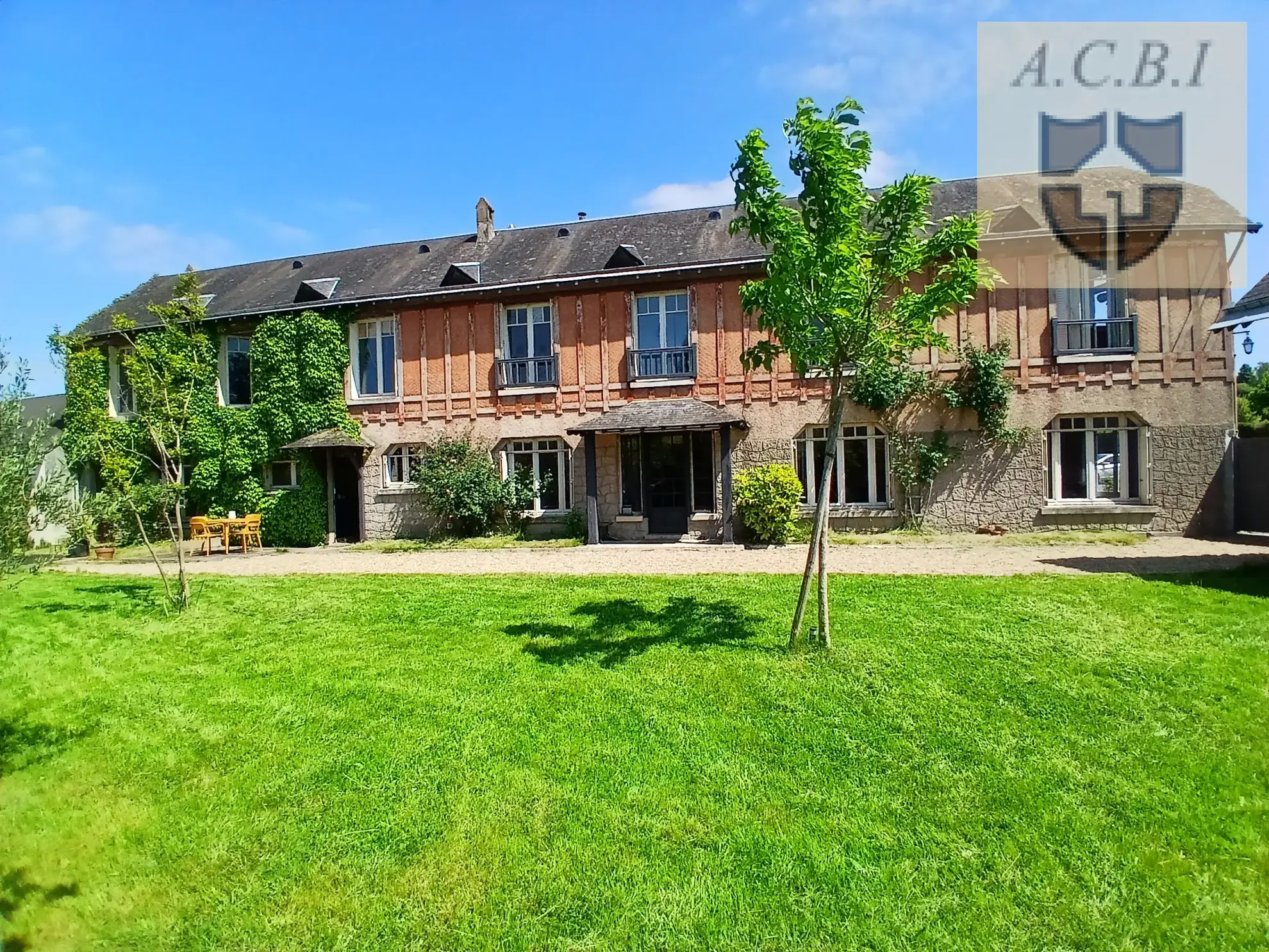 Maison de charme à Savigny-sur-Braye avec jardin et terrasses, idéal famille 