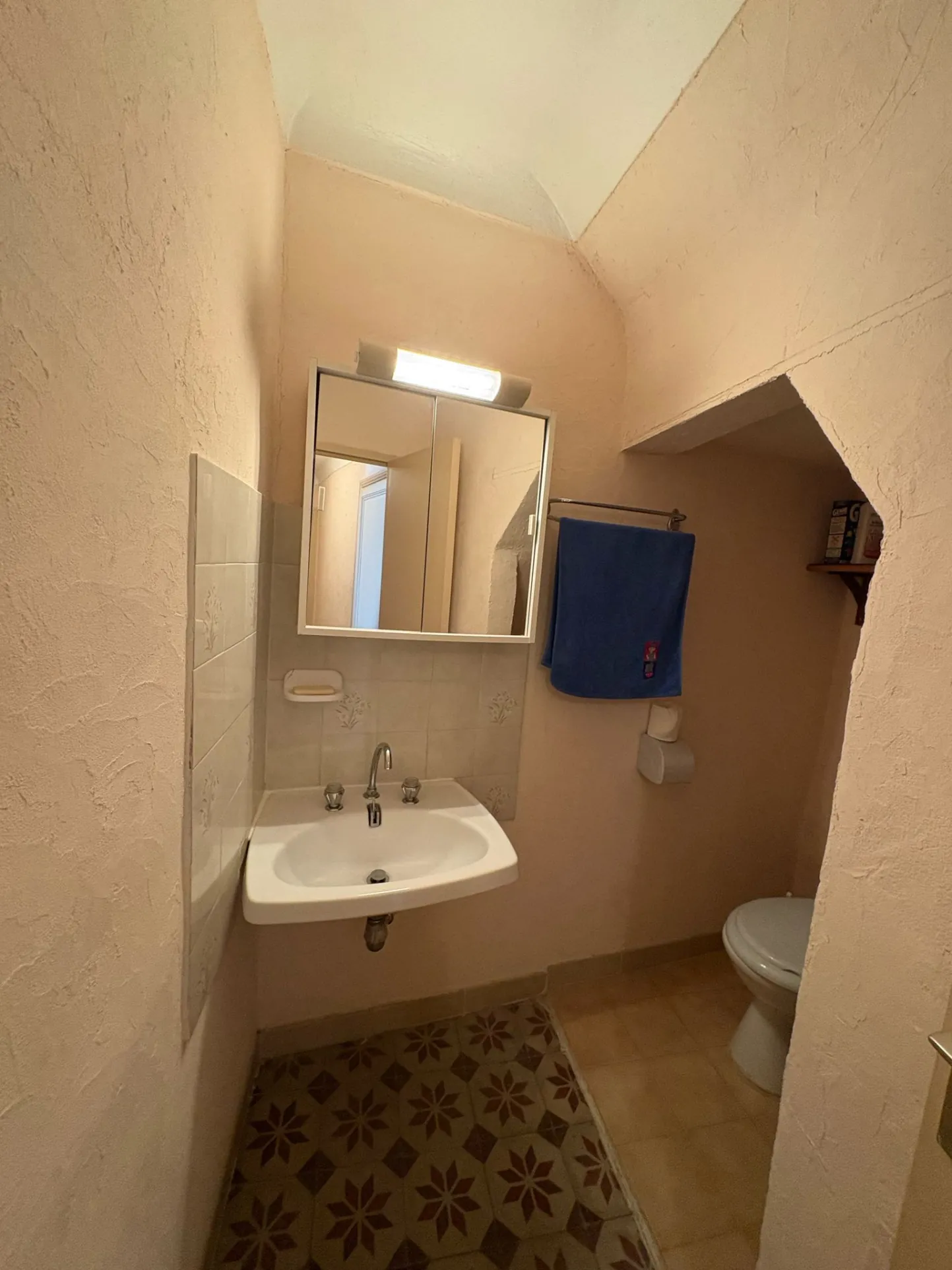 Maison de village à rénover à La Brigue avec grand potentiel et grenier aménageable 