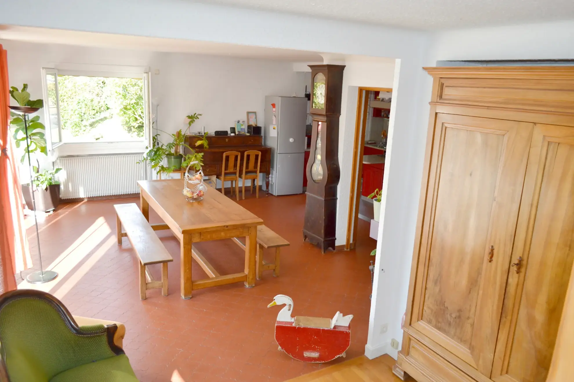 Maison T6 à La Tour du Pin avec grand jardin, garage et calme résidentiel 