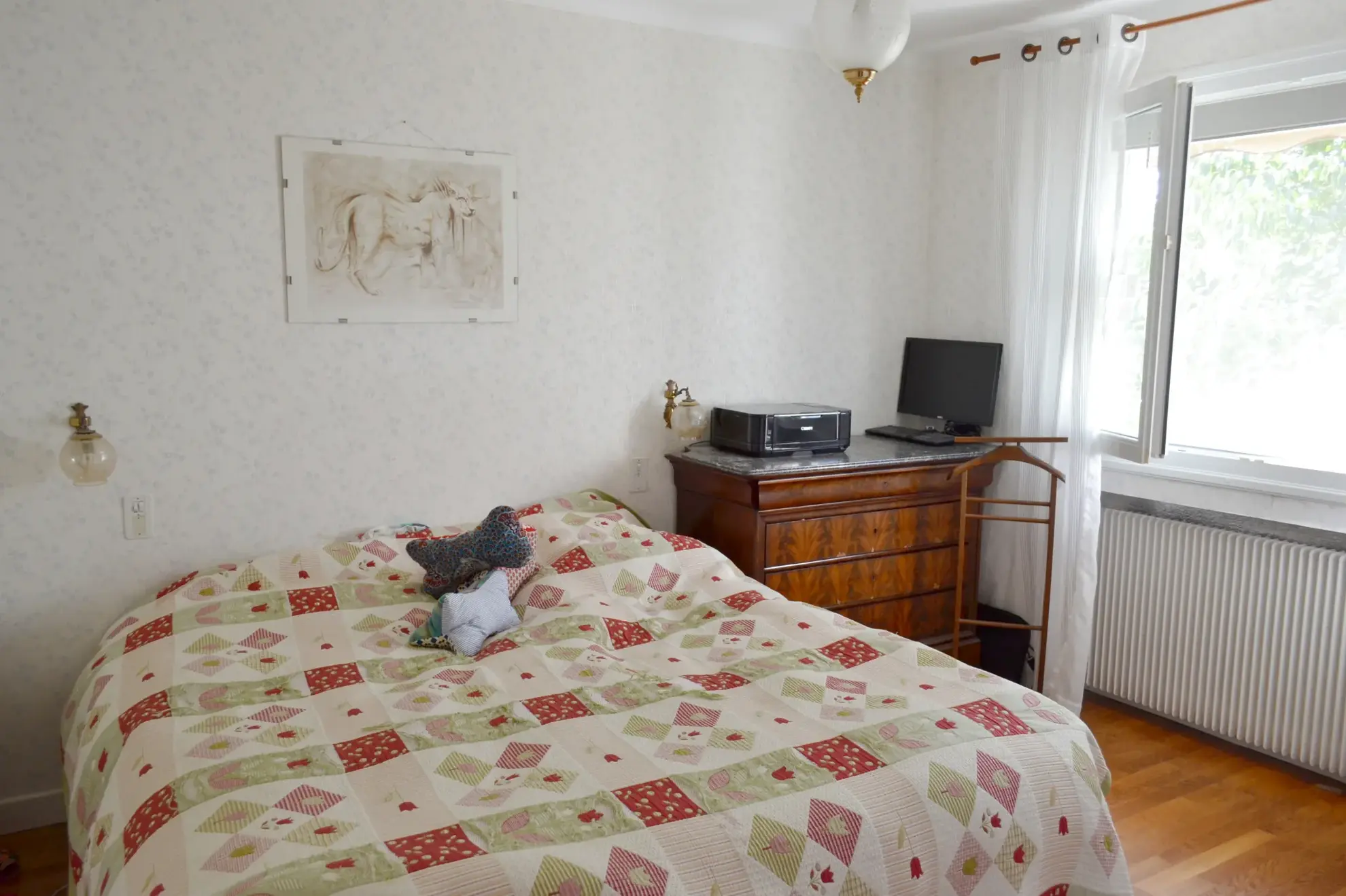 Maison T6 à La Tour du Pin avec grand jardin, garage et calme résidentiel 