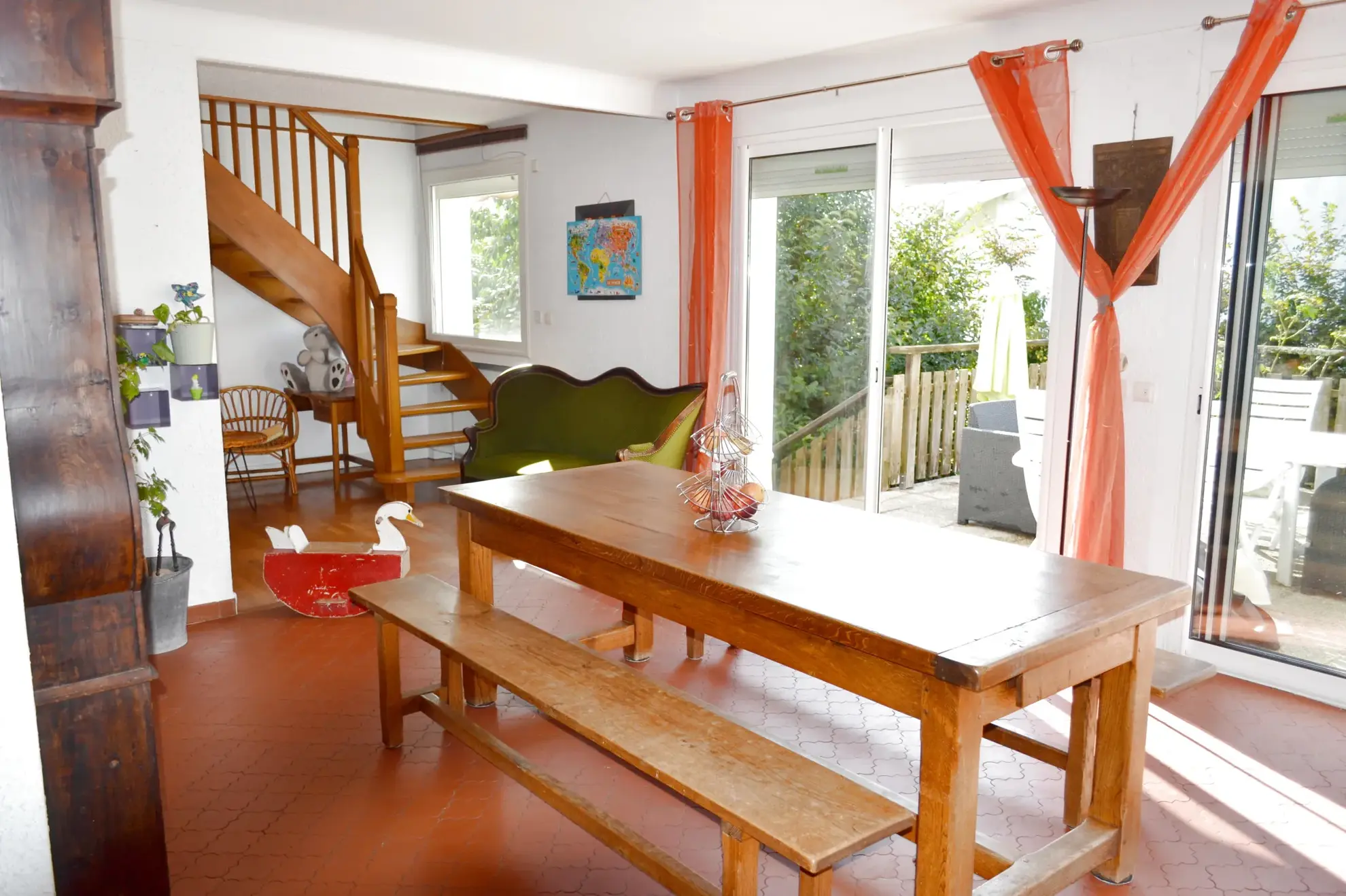 Maison T6 à La Tour du Pin avec grand jardin, garage et calme résidentiel 