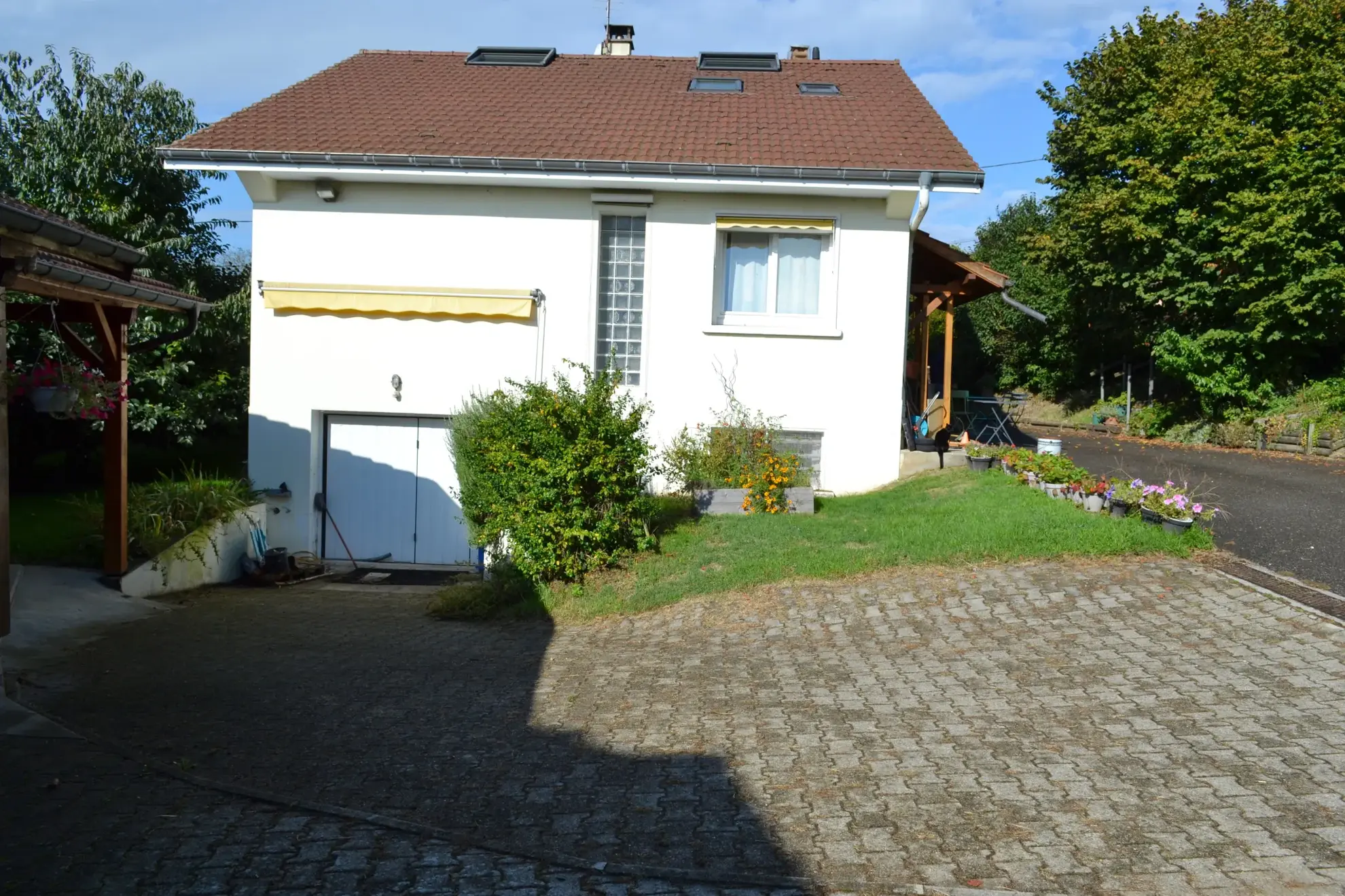 Maison T6 à La Tour du Pin avec grand jardin, garage et calme résidentiel 