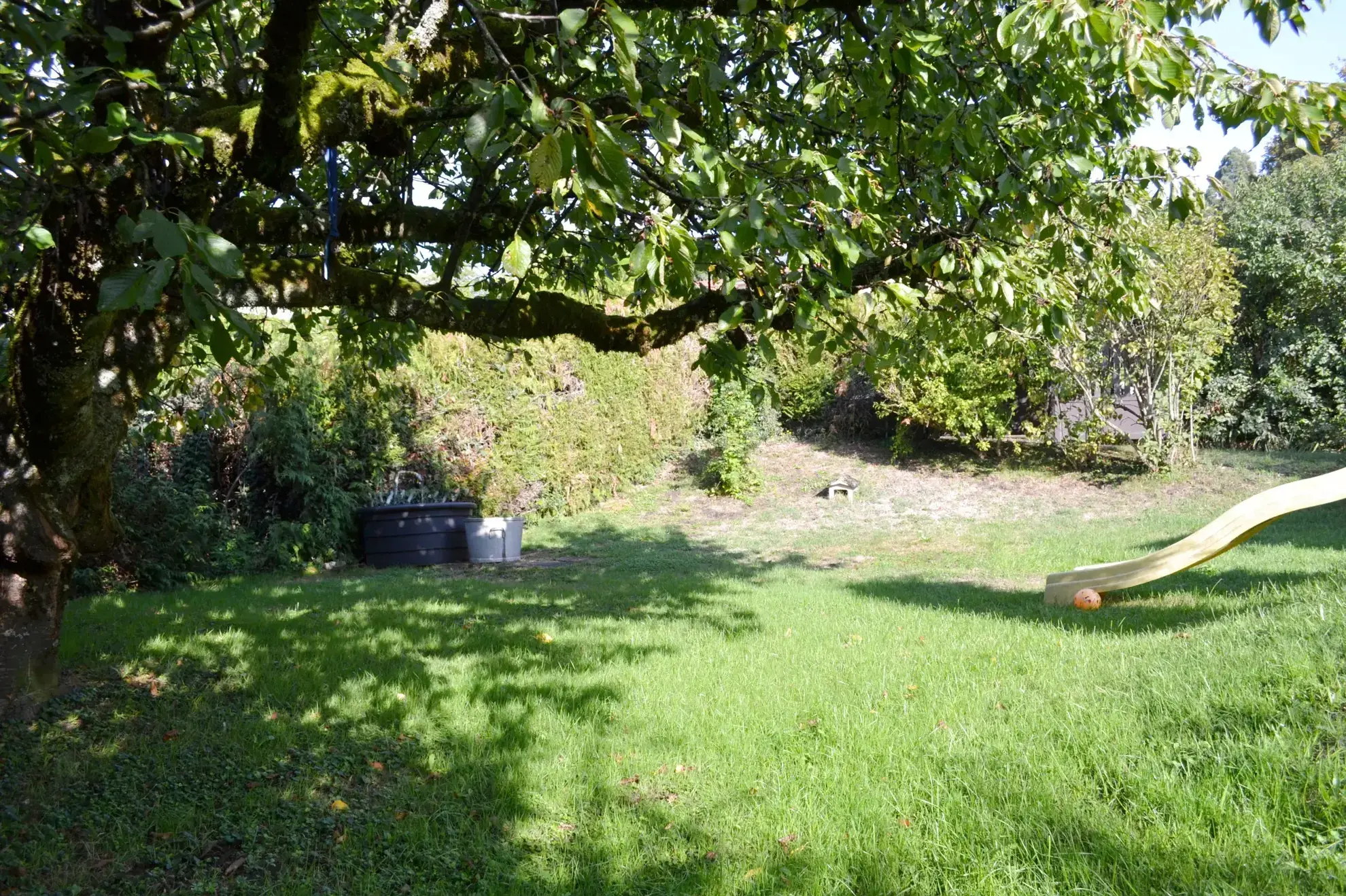 Maison T6 à La Tour du Pin avec grand jardin, garage et calme résidentiel 