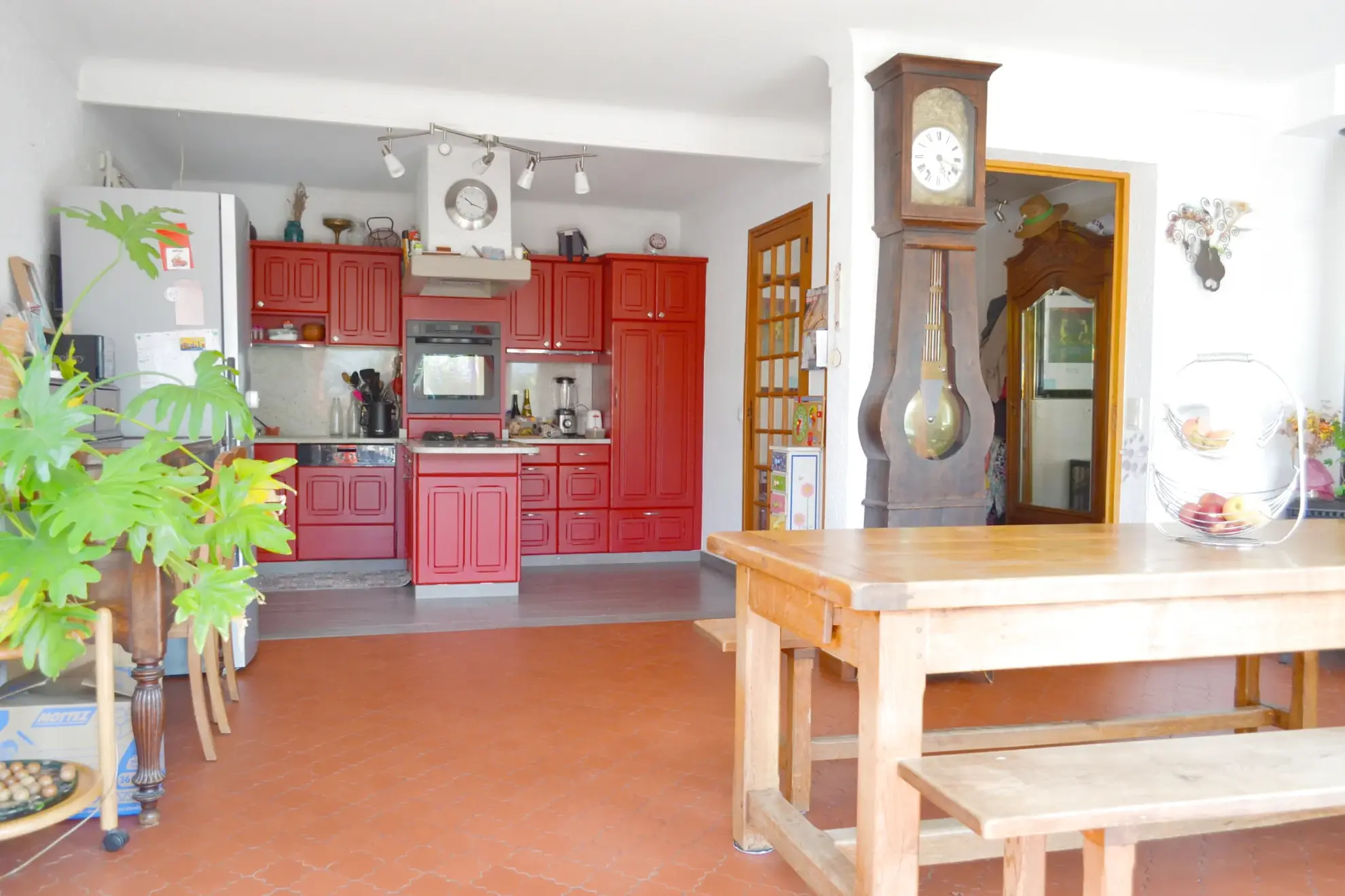 Maison T6 à La Tour du Pin avec grand jardin, garage et calme résidentiel 