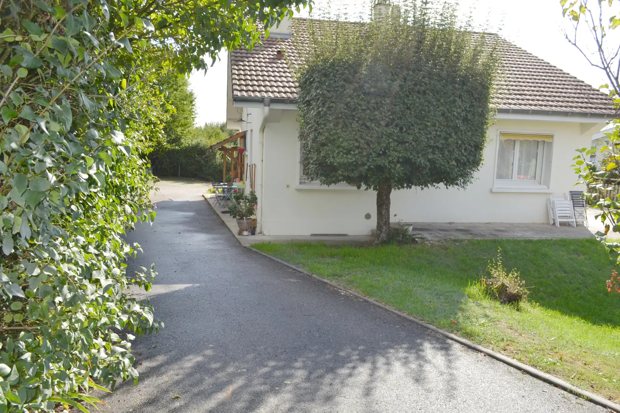 Maison T6 à La Tour du Pin avec grand jardin, garage et calme résidentiel 