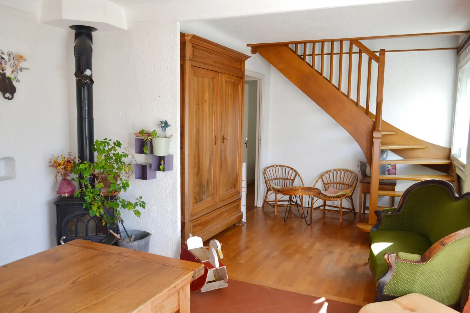 Maison T6 à La Tour du Pin avec grand jardin, garage et calme résidentiel 