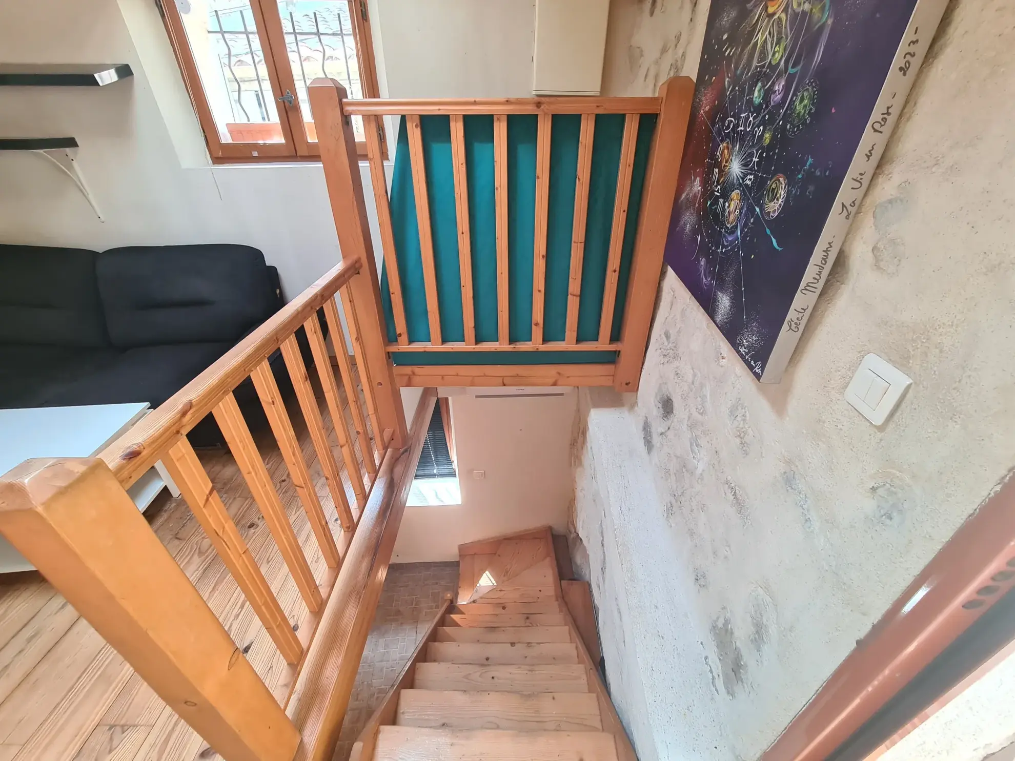 Charmante maison de village de 30 m² à Vallauris avec mezzanine et équipements modernes 