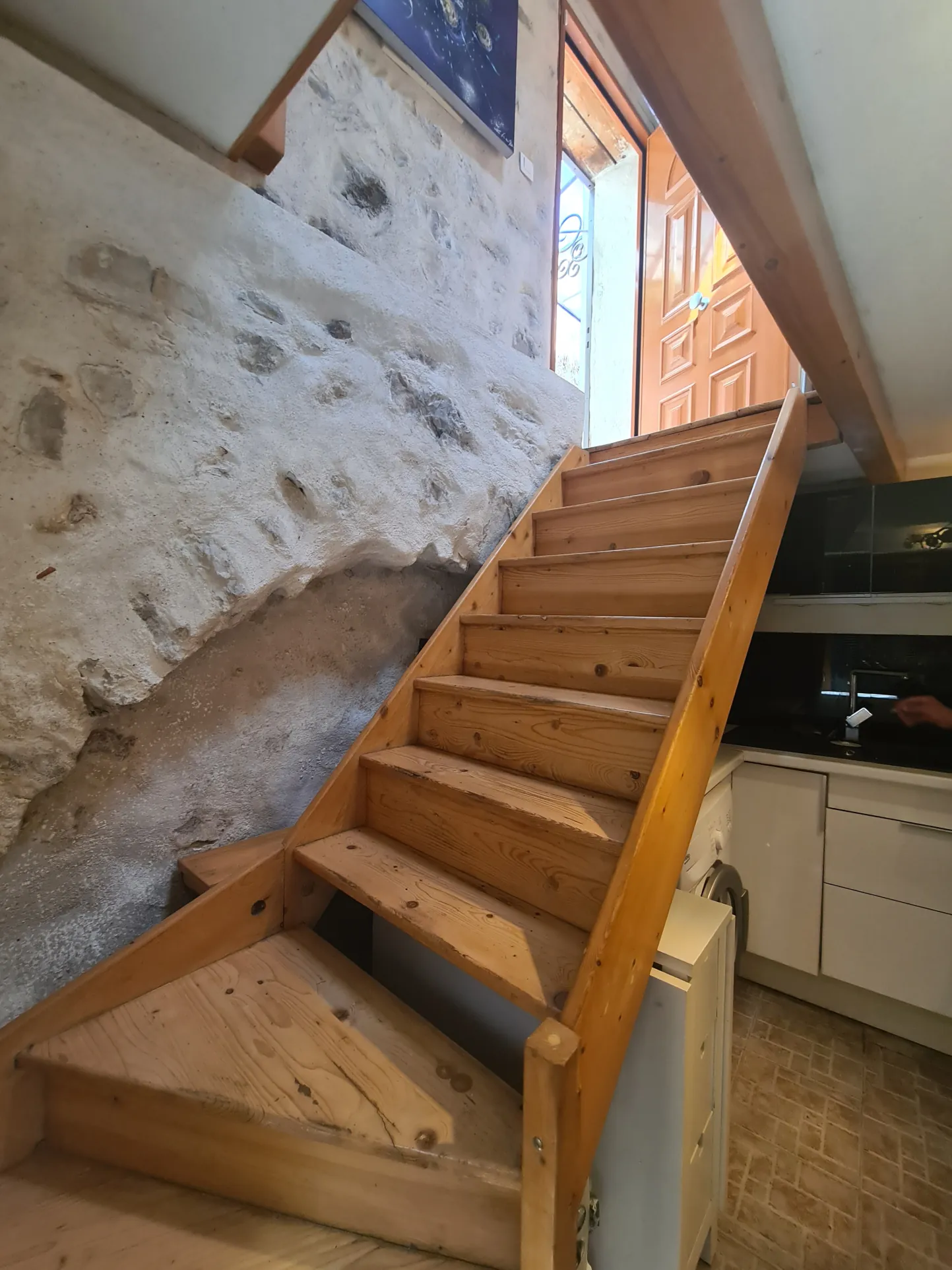 Charmante maison de village de 30 m² à Vallauris avec mezzanine et équipements modernes 