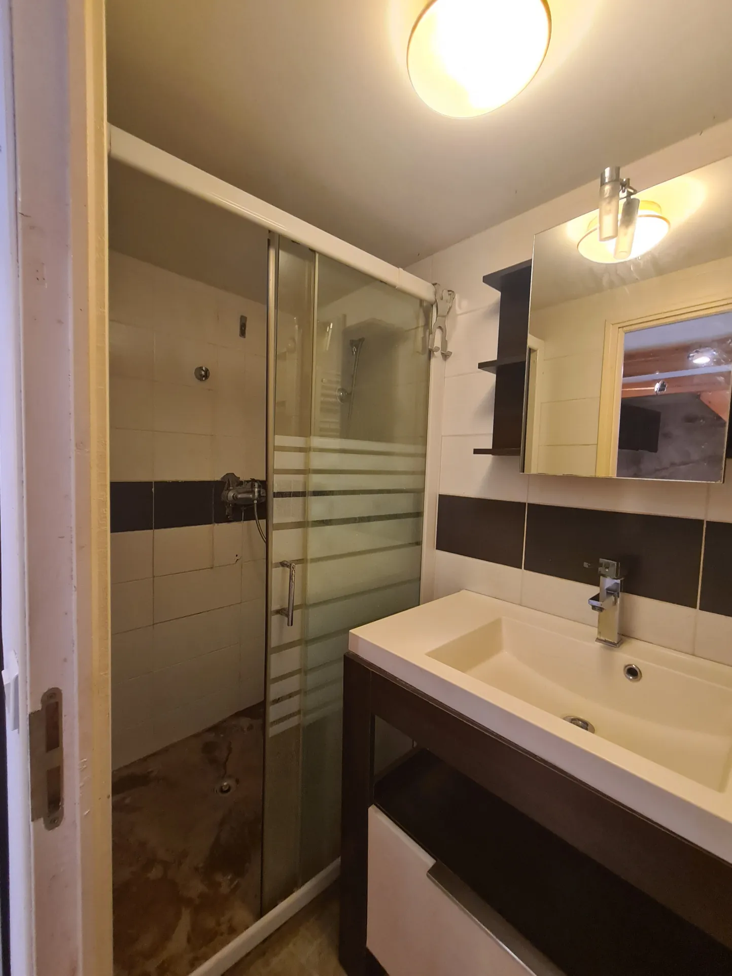 Charmante maison de village de 30 m² à Vallauris avec mezzanine et équipements modernes 