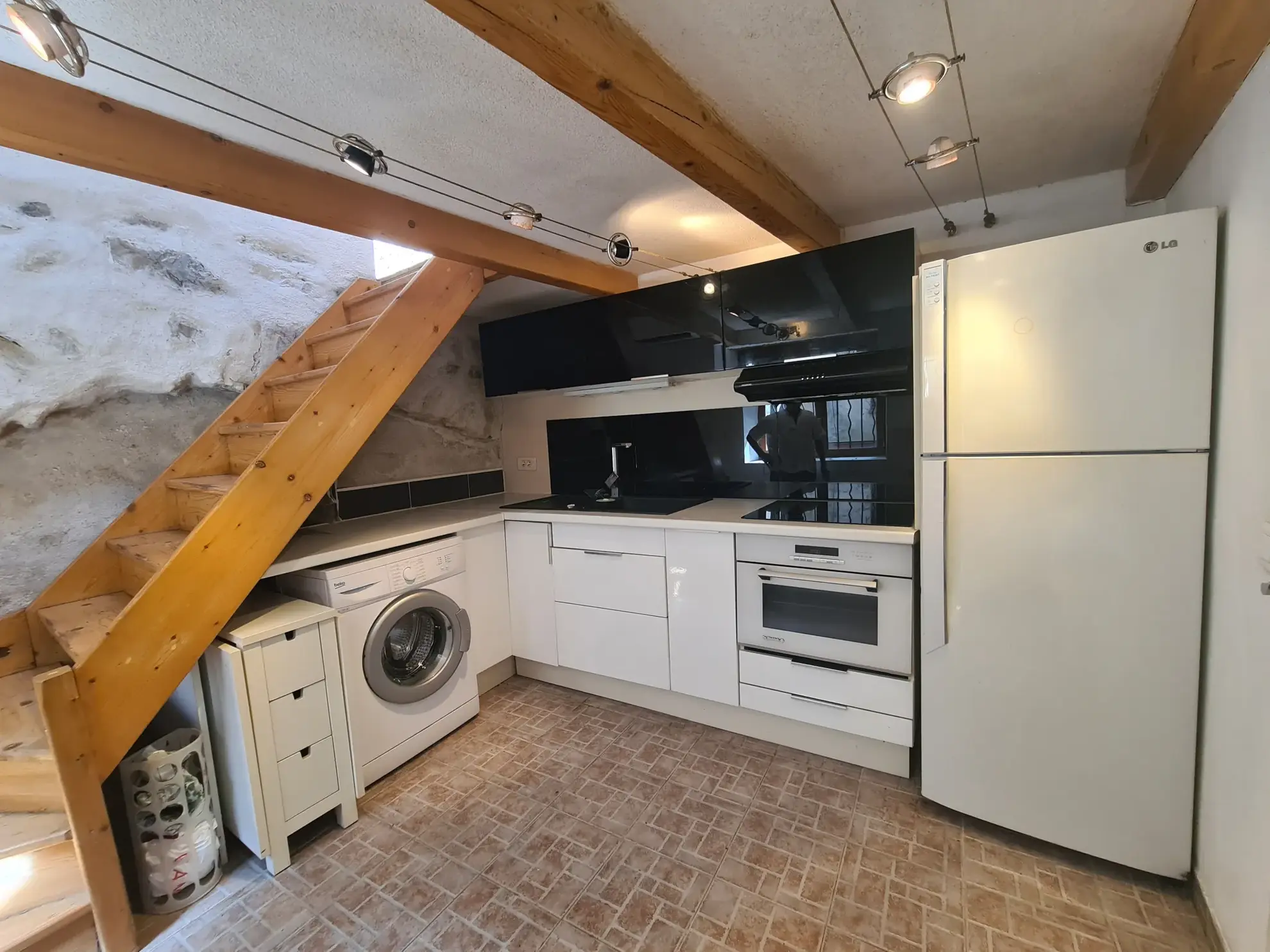 Charmante maison de village de 30 m² à Vallauris avec mezzanine et équipements modernes 