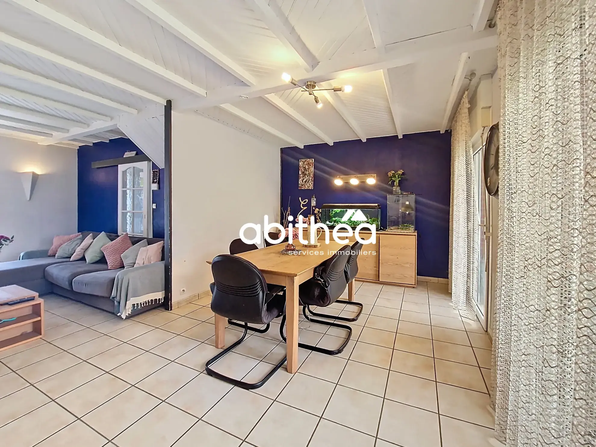 Maison semi-individuelle de 95 m² à Bauvin avec garage, jardin et véranda 