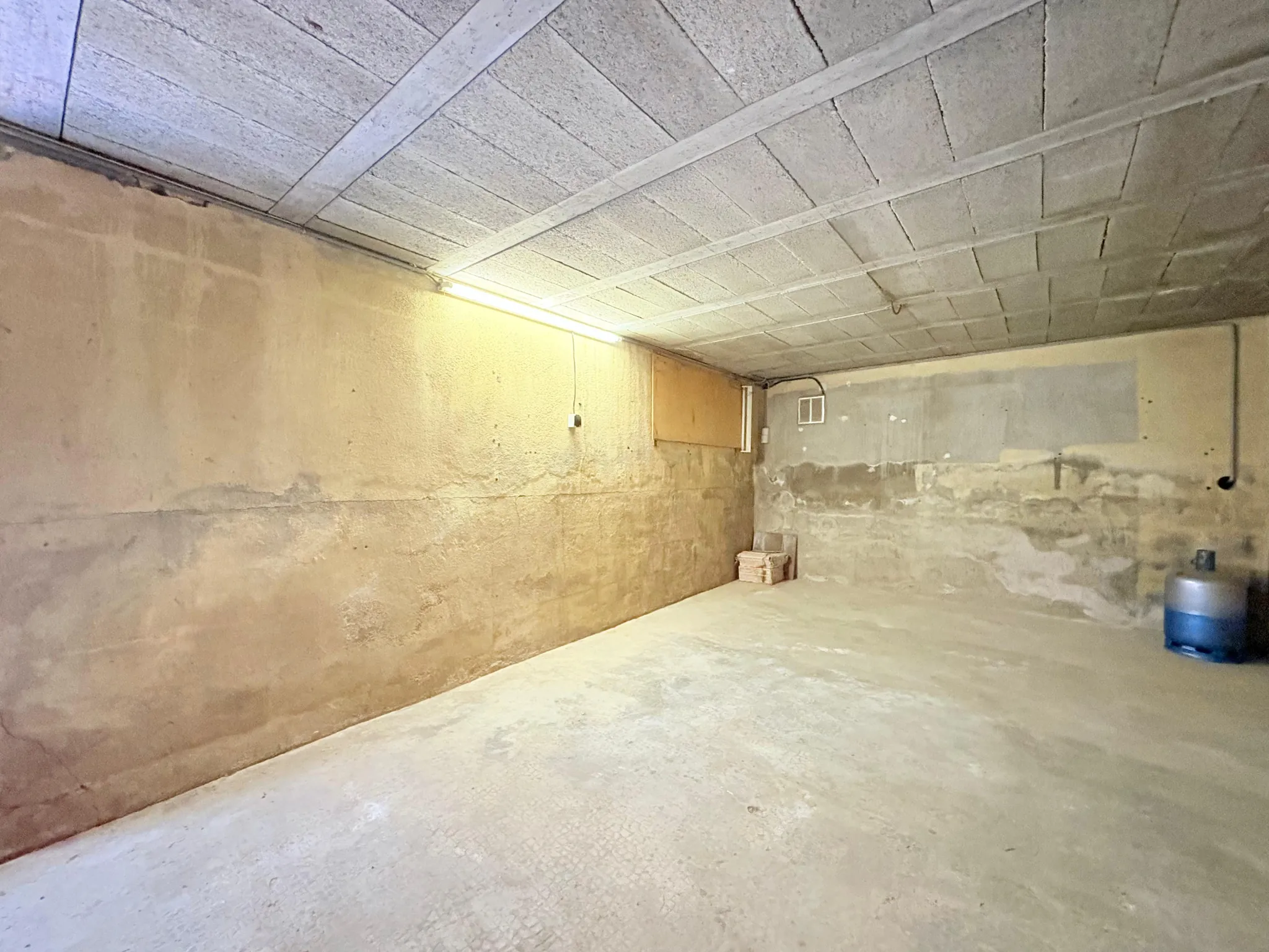 Villa 3 faces à Pollestres de 105 m² avec véranda et confort moderne 