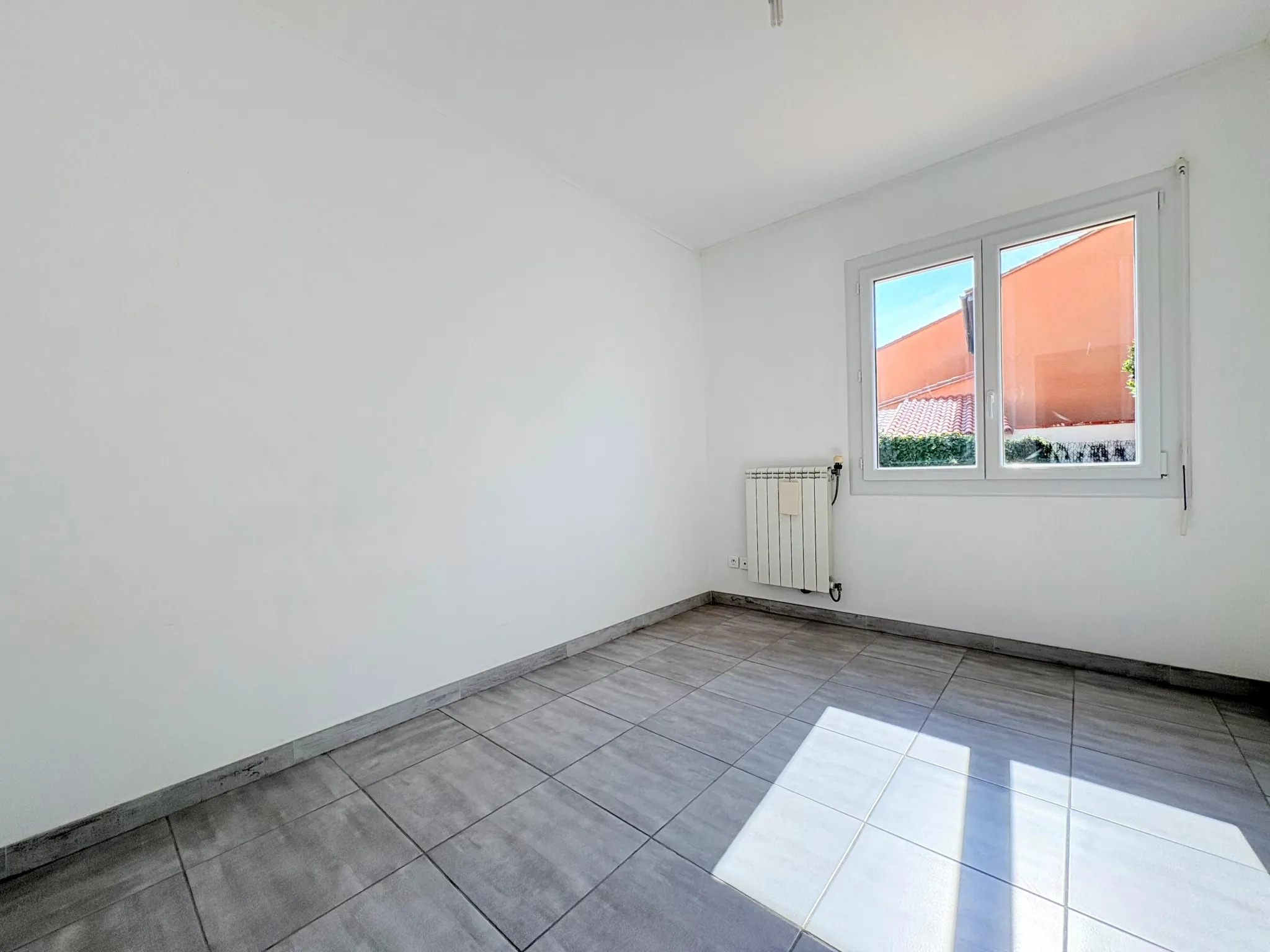 Villa 3 faces à Pollestres de 105 m² avec véranda et confort moderne 