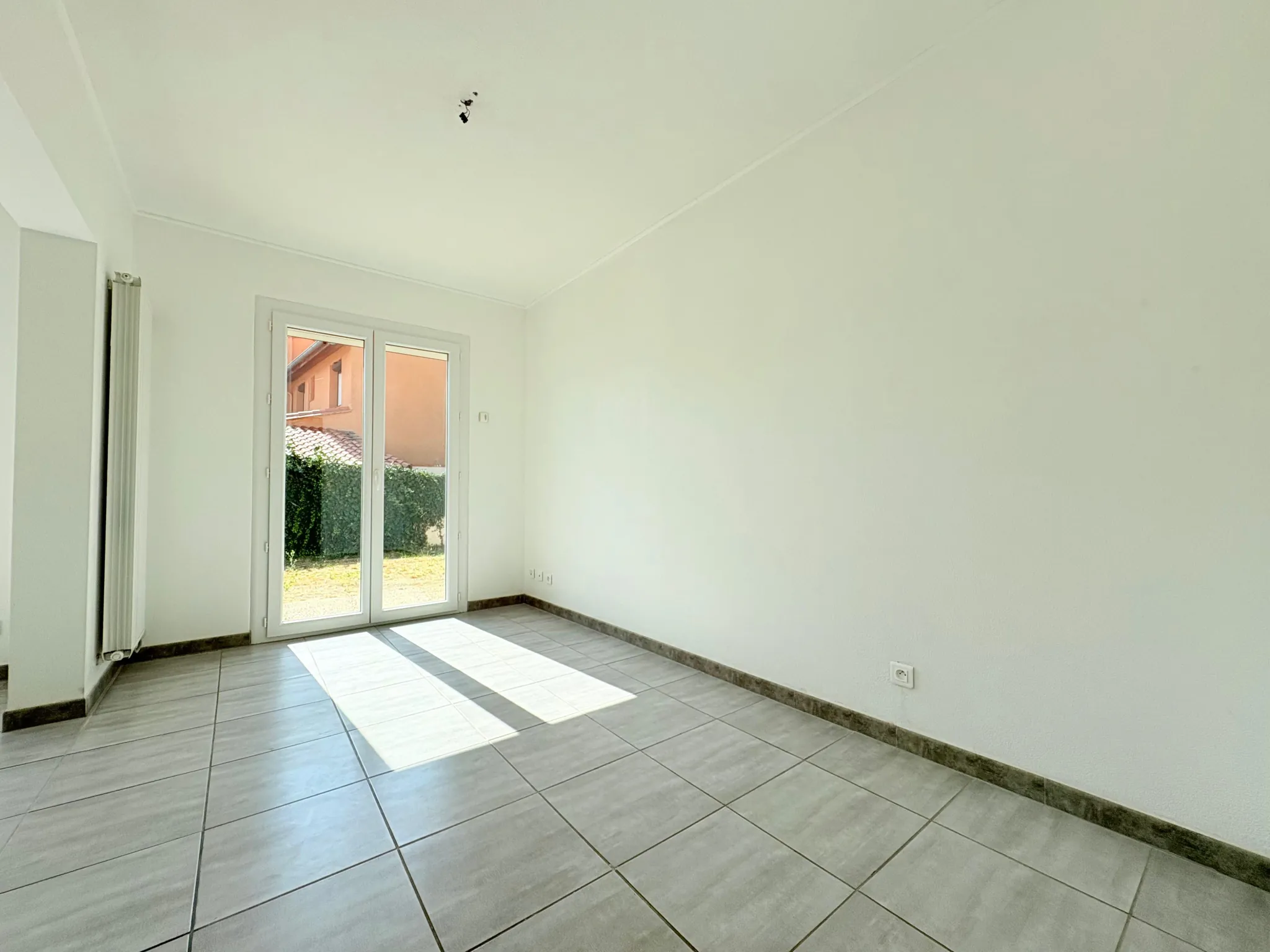 Villa 3 faces à Pollestres de 105 m² avec véranda et confort moderne 