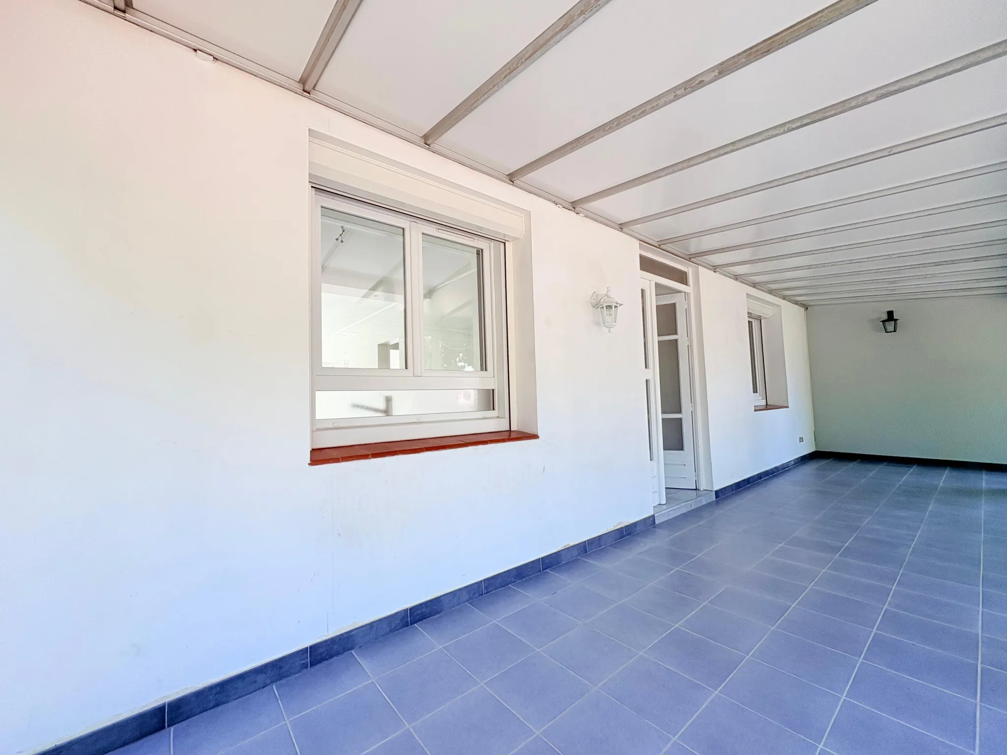 Villa 3 faces à Pollestres de 105 m² avec véranda et confort moderne 