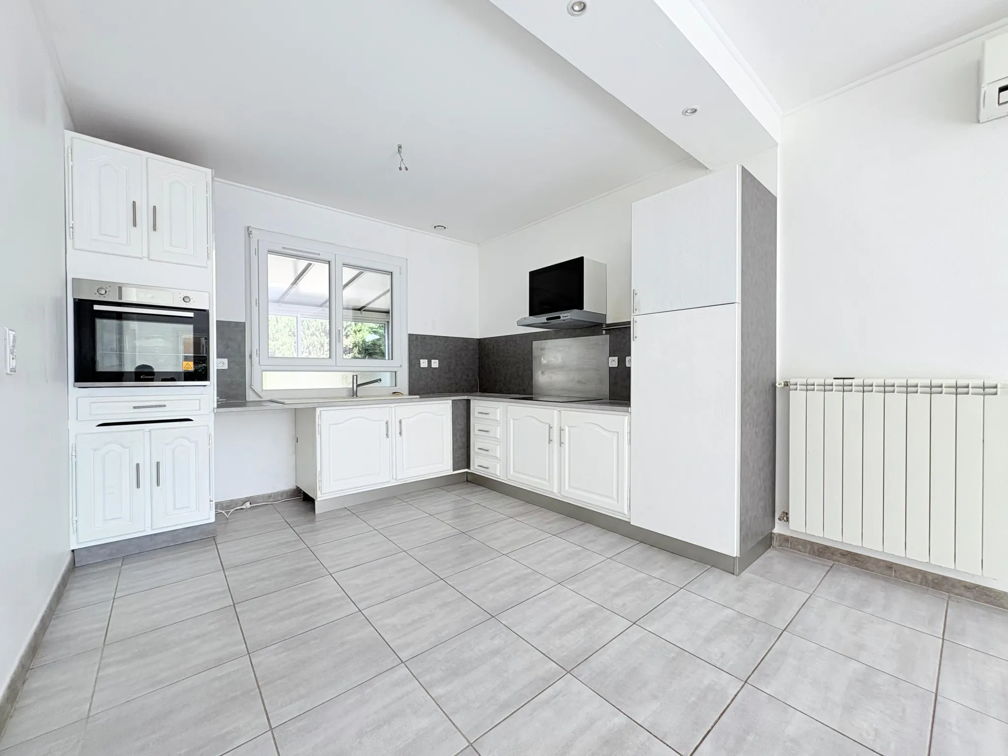 Villa 3 faces à Pollestres de 105 m² avec véranda et confort moderne 