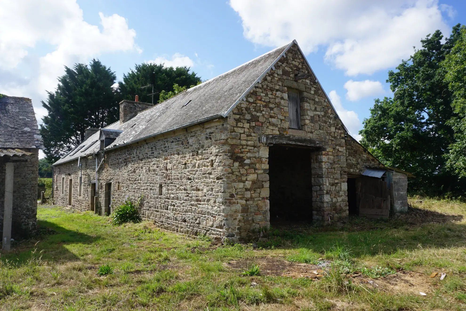 Longère en pierre avec dépendances et prairie à Yvias près de Paimpol et Lanvollon 
