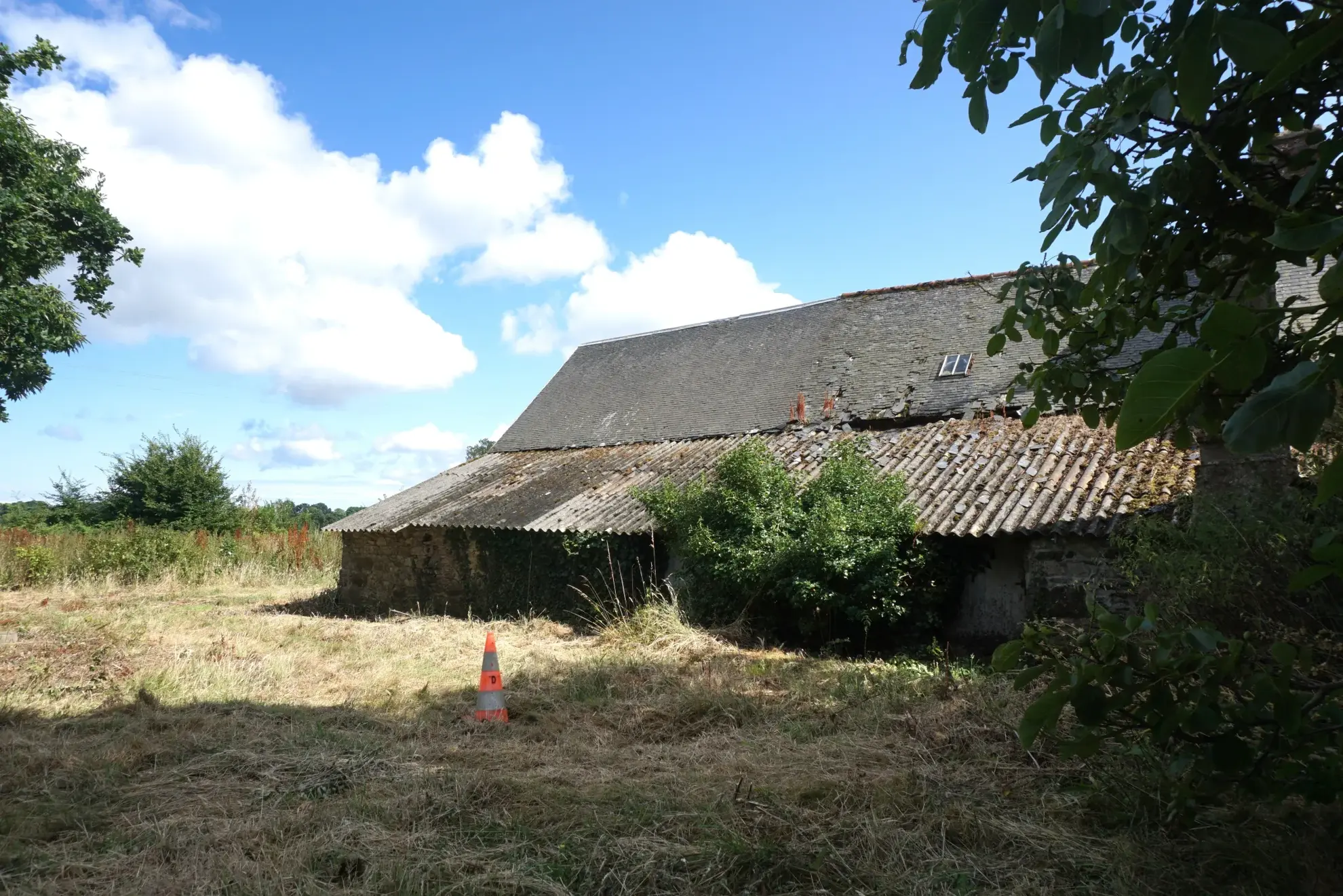 Longère en pierre avec dépendances et prairie à Yvias près de Paimpol et Lanvollon 