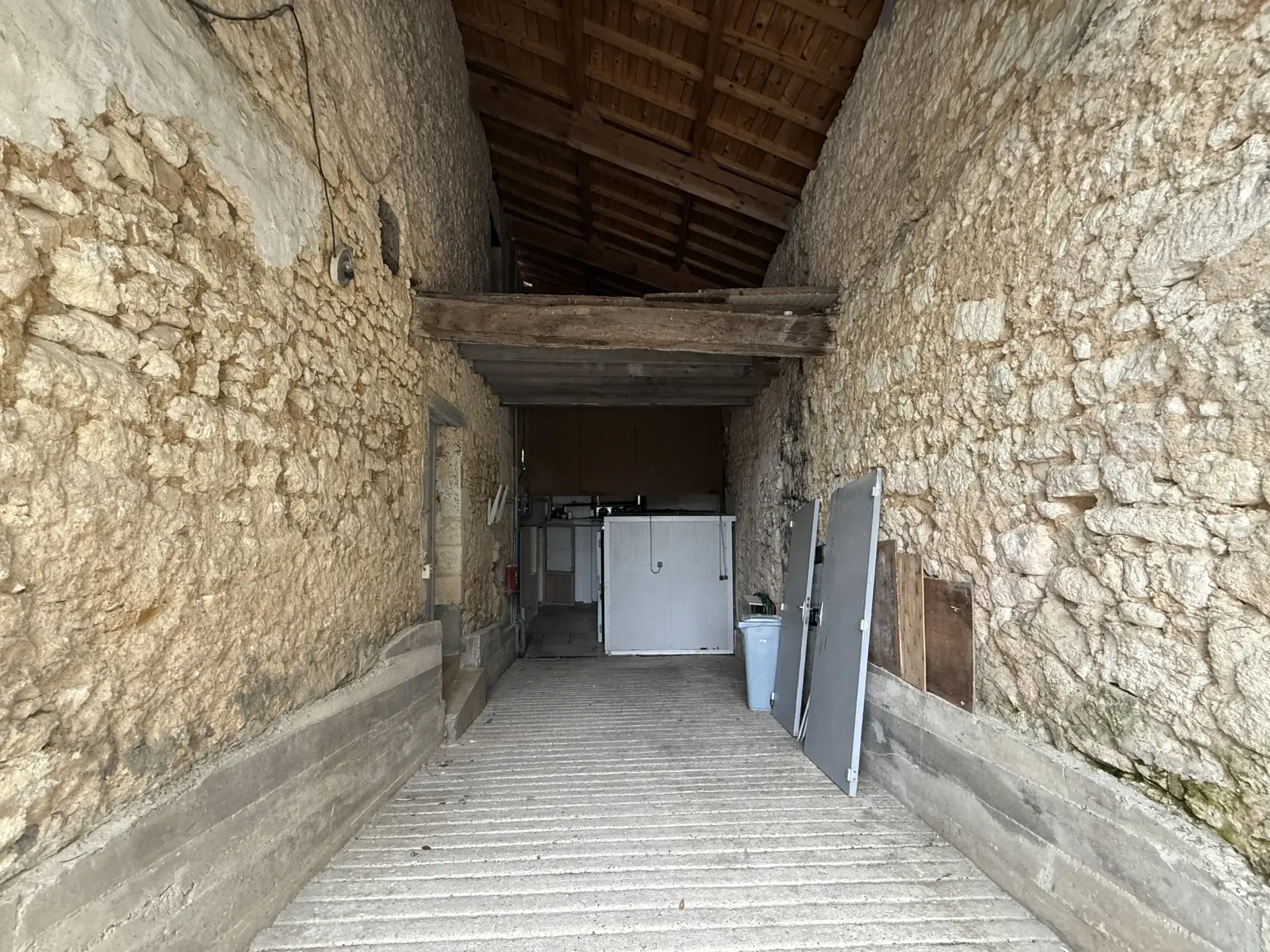 Immeuble mixte à vendre à Guitres - Opportunité d’investissement dans centre-ville 