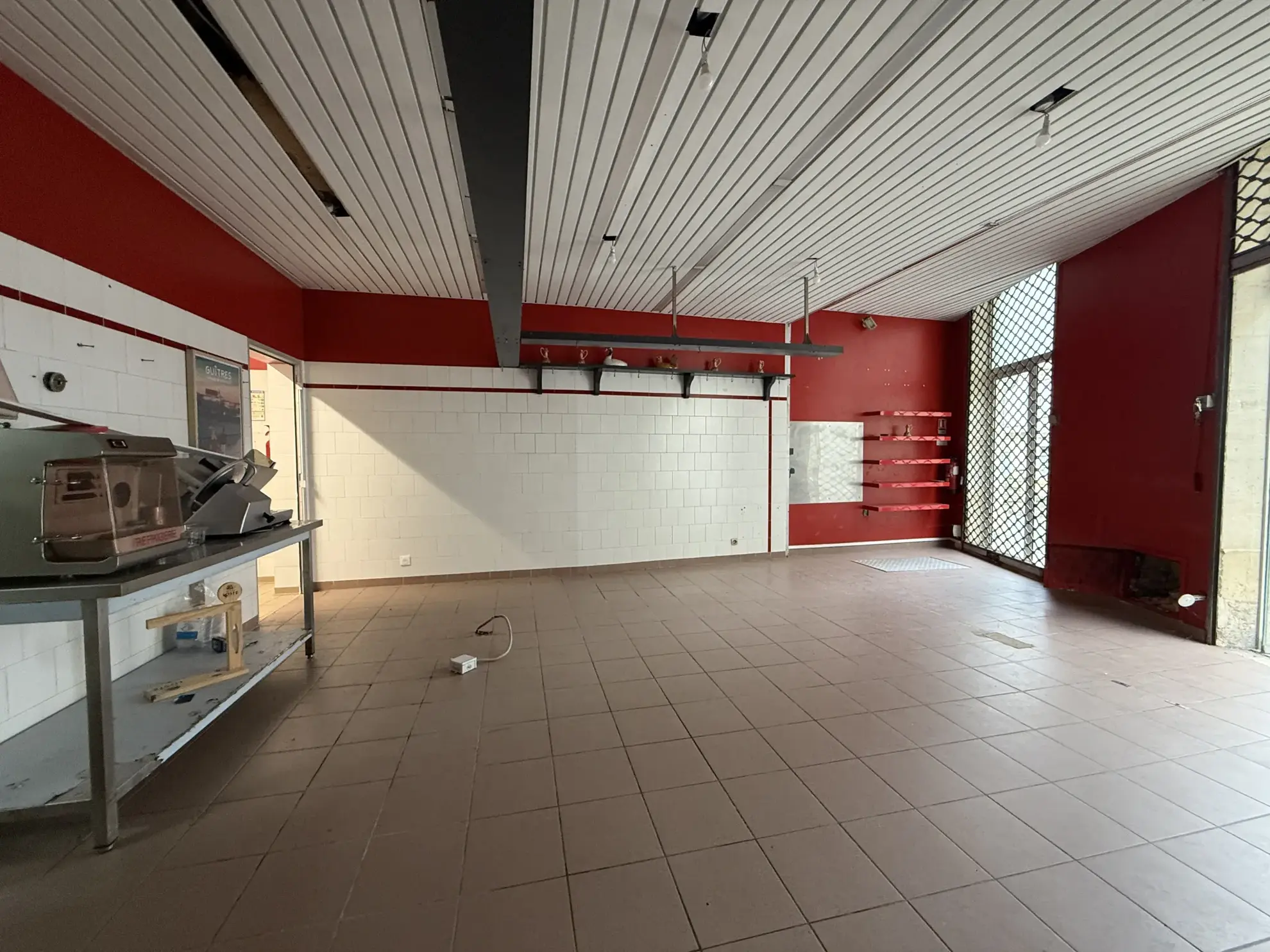 Immeuble mixte à vendre à Guitres - Opportunité d’investissement dans centre-ville 