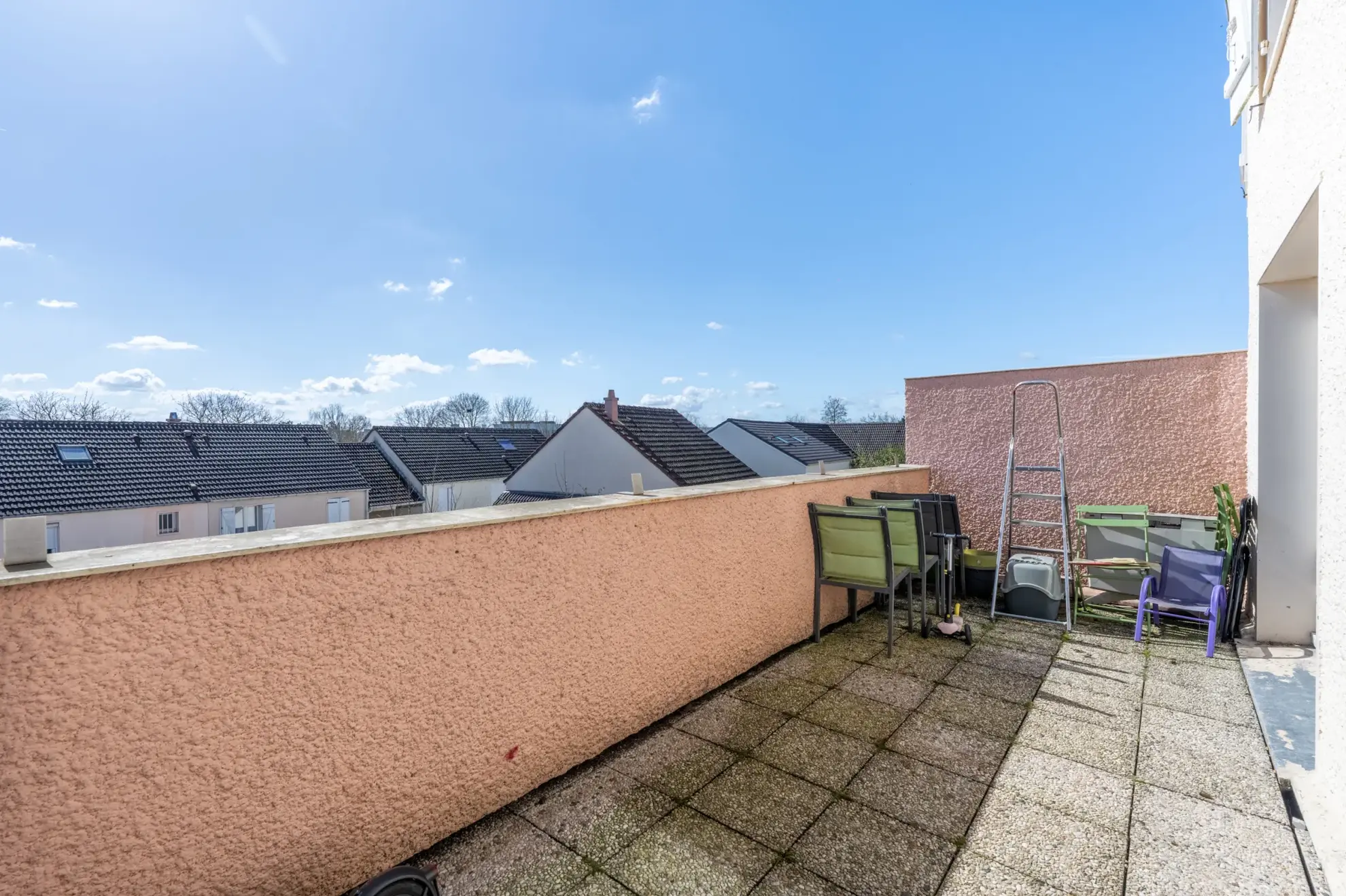 Appartement 6 pièces à Cergy avec balcon, parking et cave - Idéal famille ou investissement 