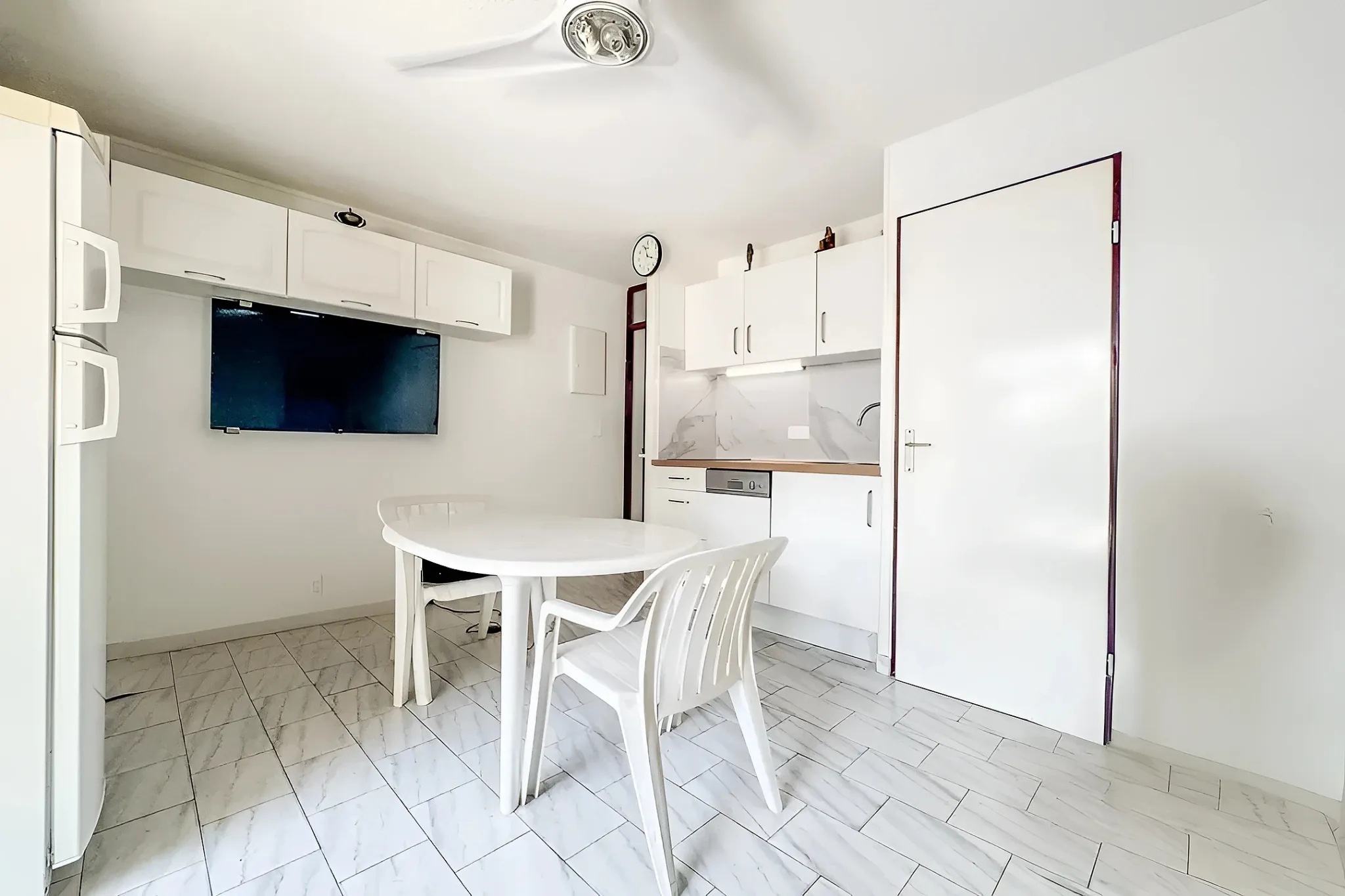 Appartement T2 avec terrasse d'angle à La Grande Motte, piscine et parking privé 