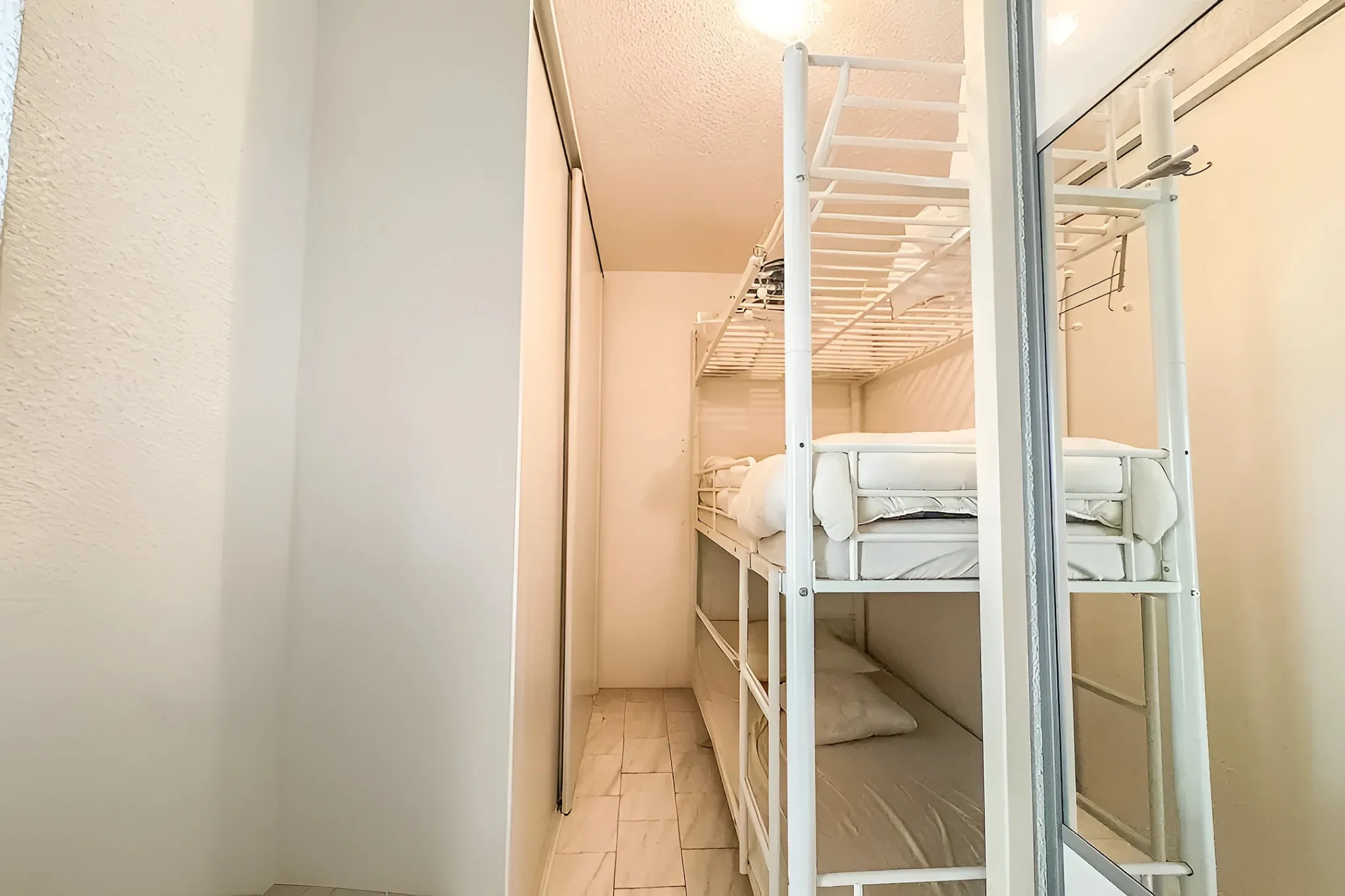 Appartement T2 avec terrasse d'angle à La Grande Motte, piscine et parking privé 