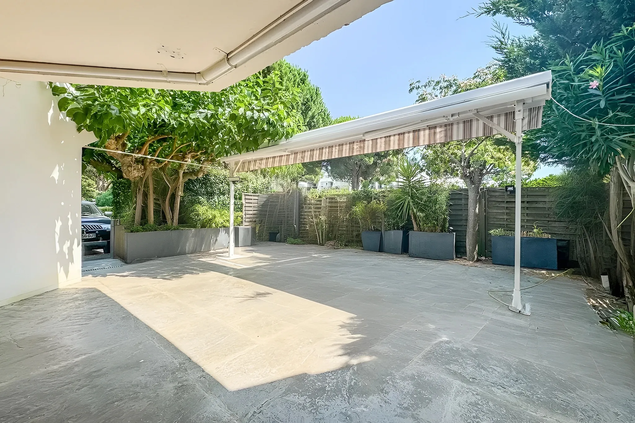 Appartement T2 avec terrasse d'angle à La Grande Motte, piscine et parking privé 