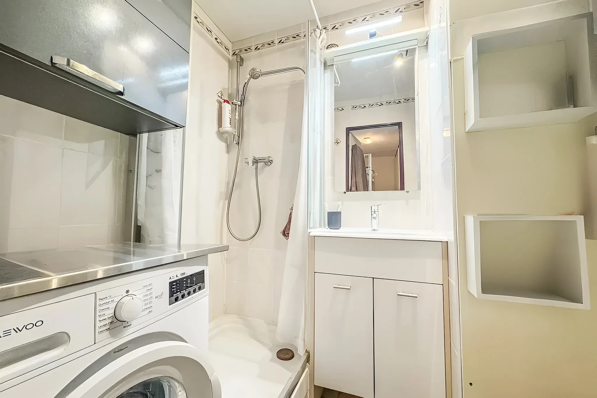 Appartement T2 avec terrasse d'angle à La Grande Motte, piscine et parking privé 