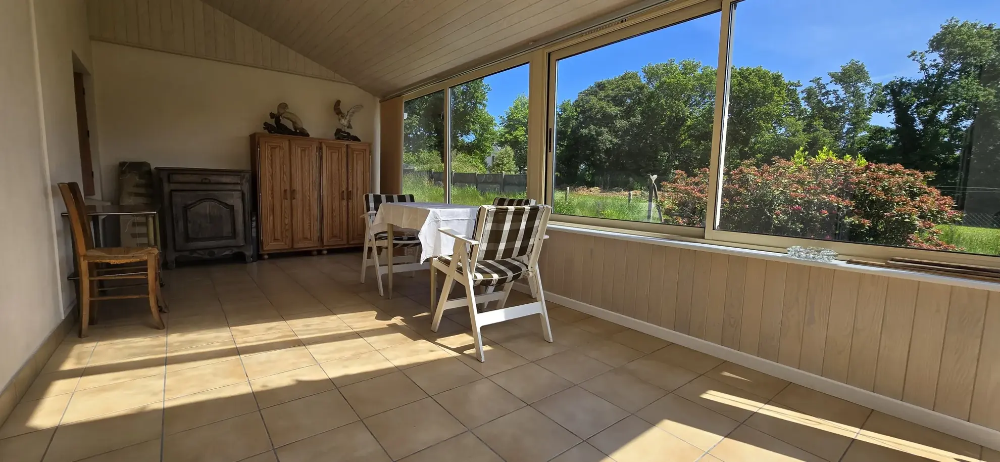 Maison de 122 m² avec véranda et sous-sol à Lanrivain 