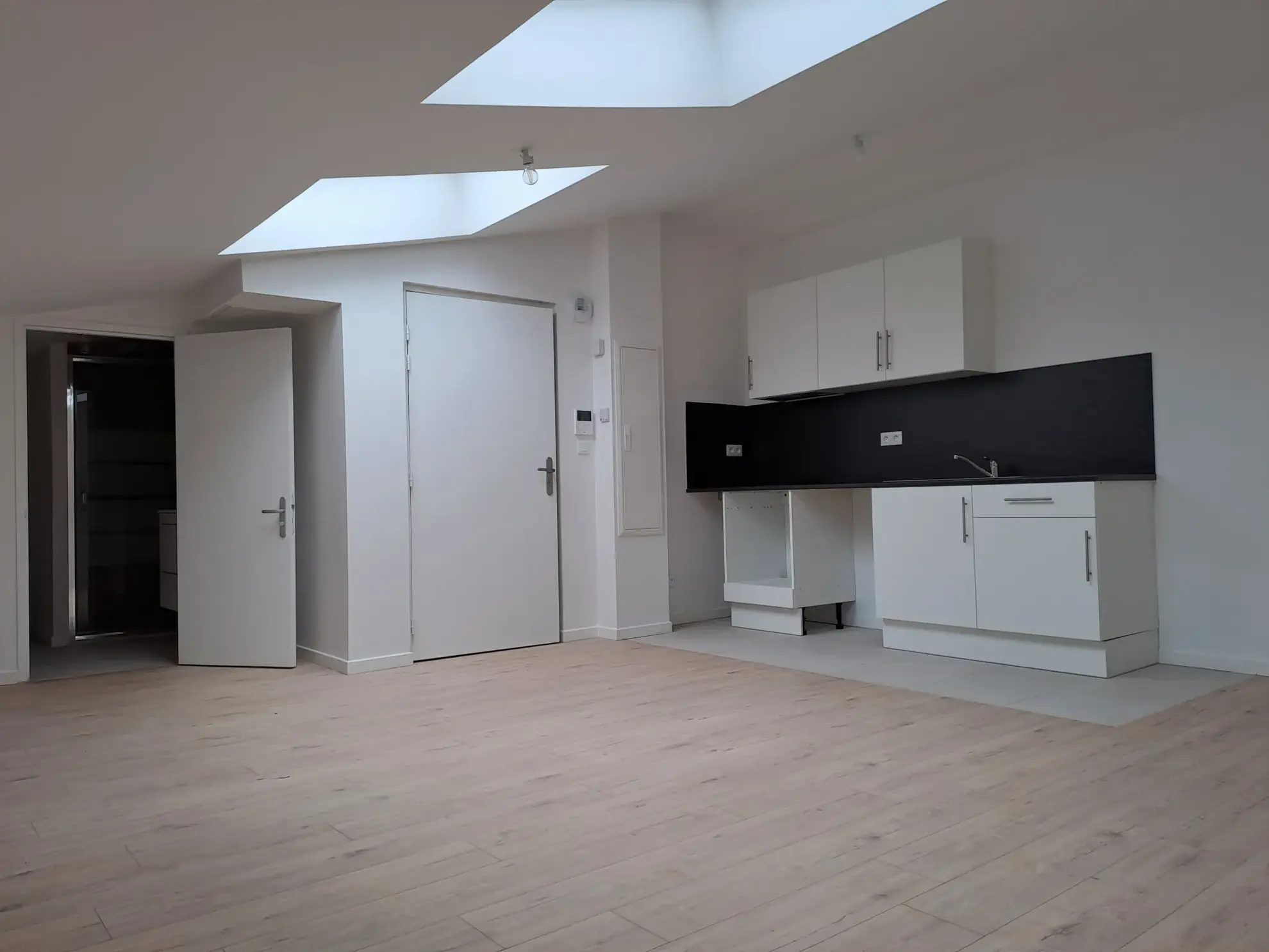 Studio rénové de 25 m² à vendre à Étampes au cœur du centre-ville 
