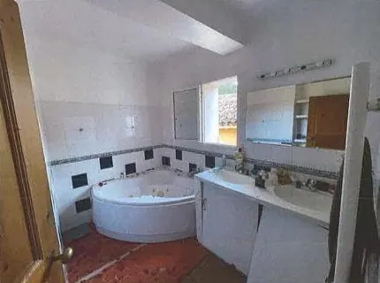 Grande maison à Belgentier en vente aux enchères, 138 m², 5 chambres, garage 