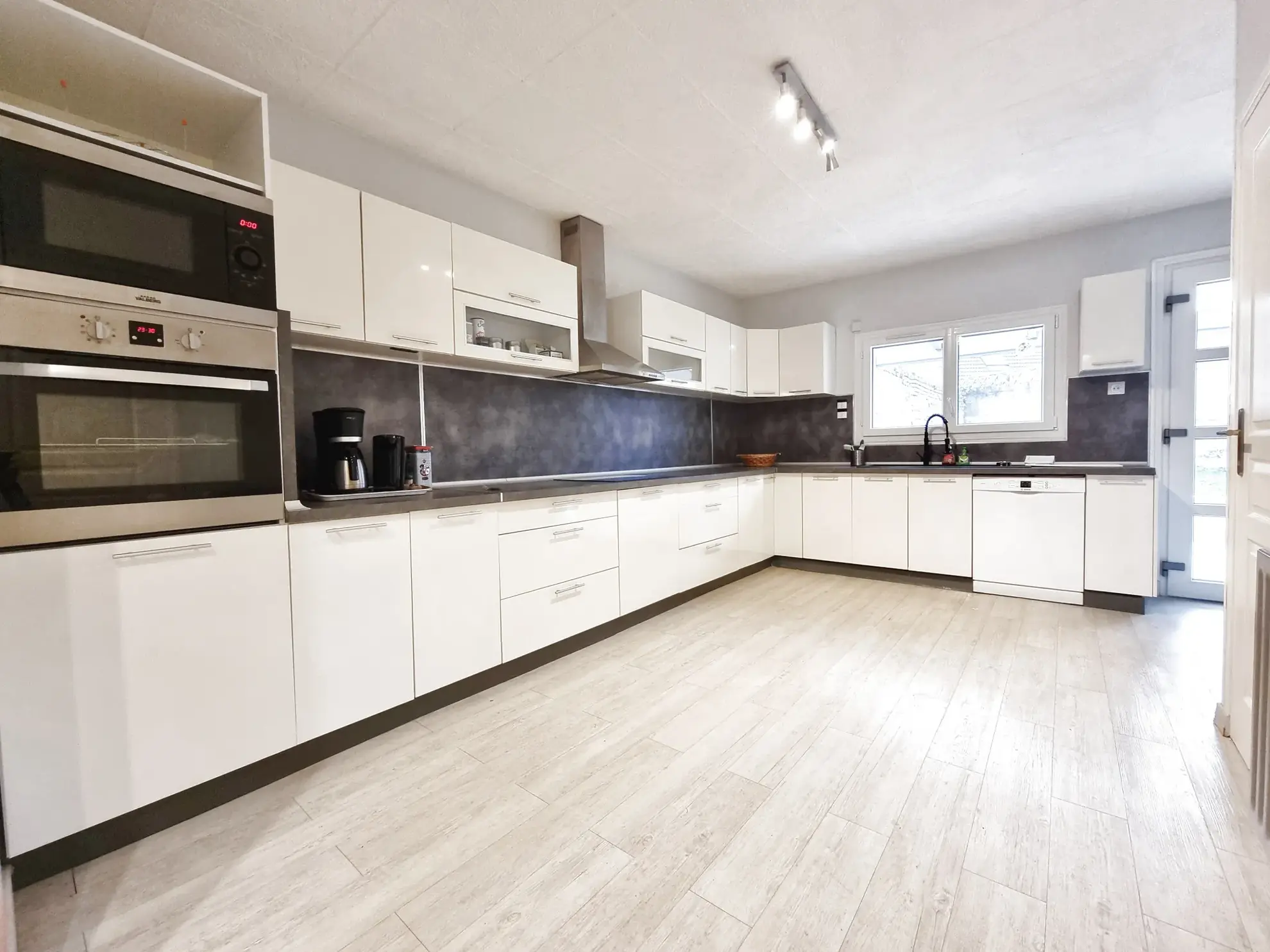 Maison de ville spacieuse à Billy-Montigny avec jardin et 4 chambres 