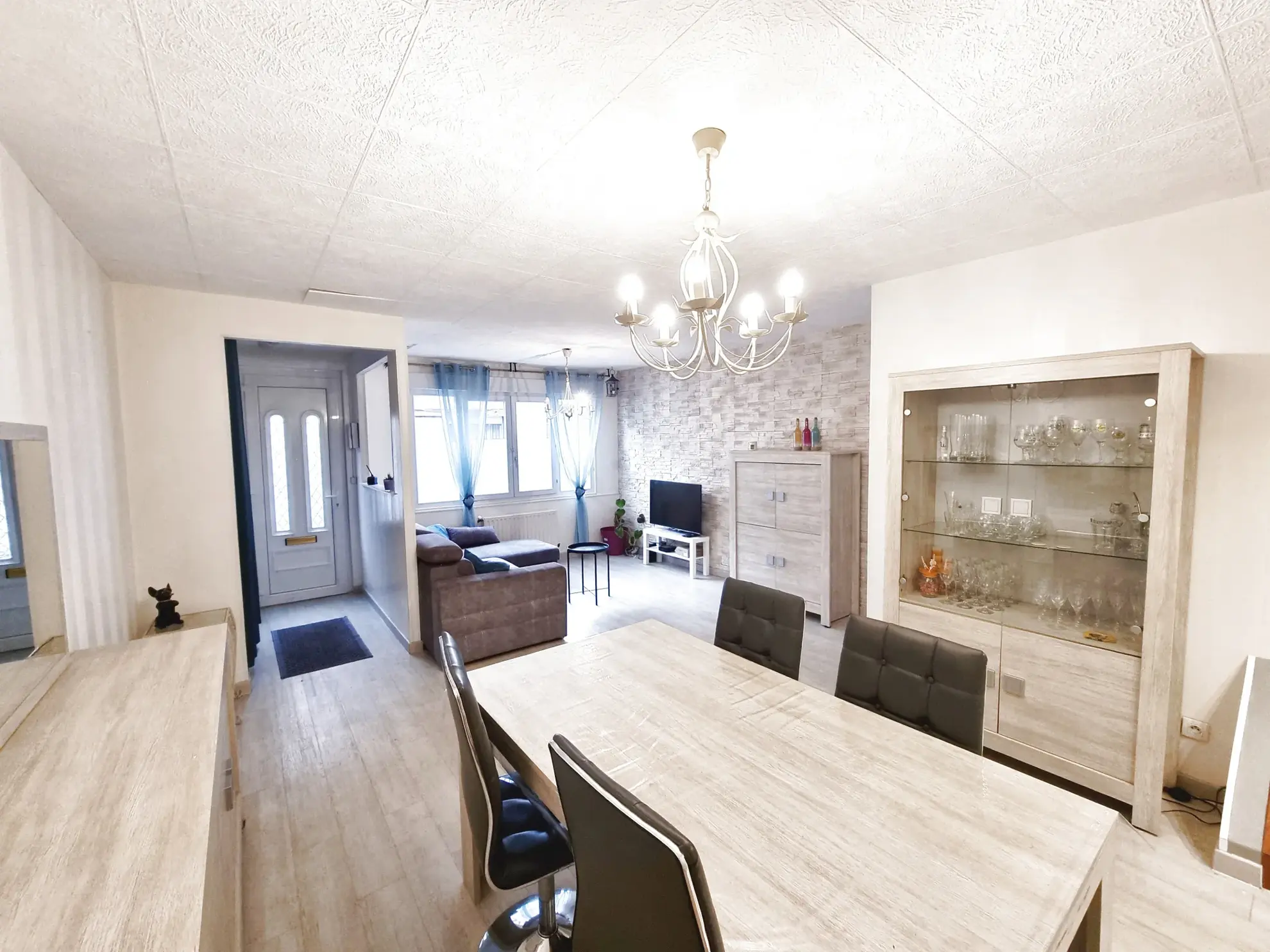 Maison de ville spacieuse à Billy-Montigny avec jardin et 4 chambres