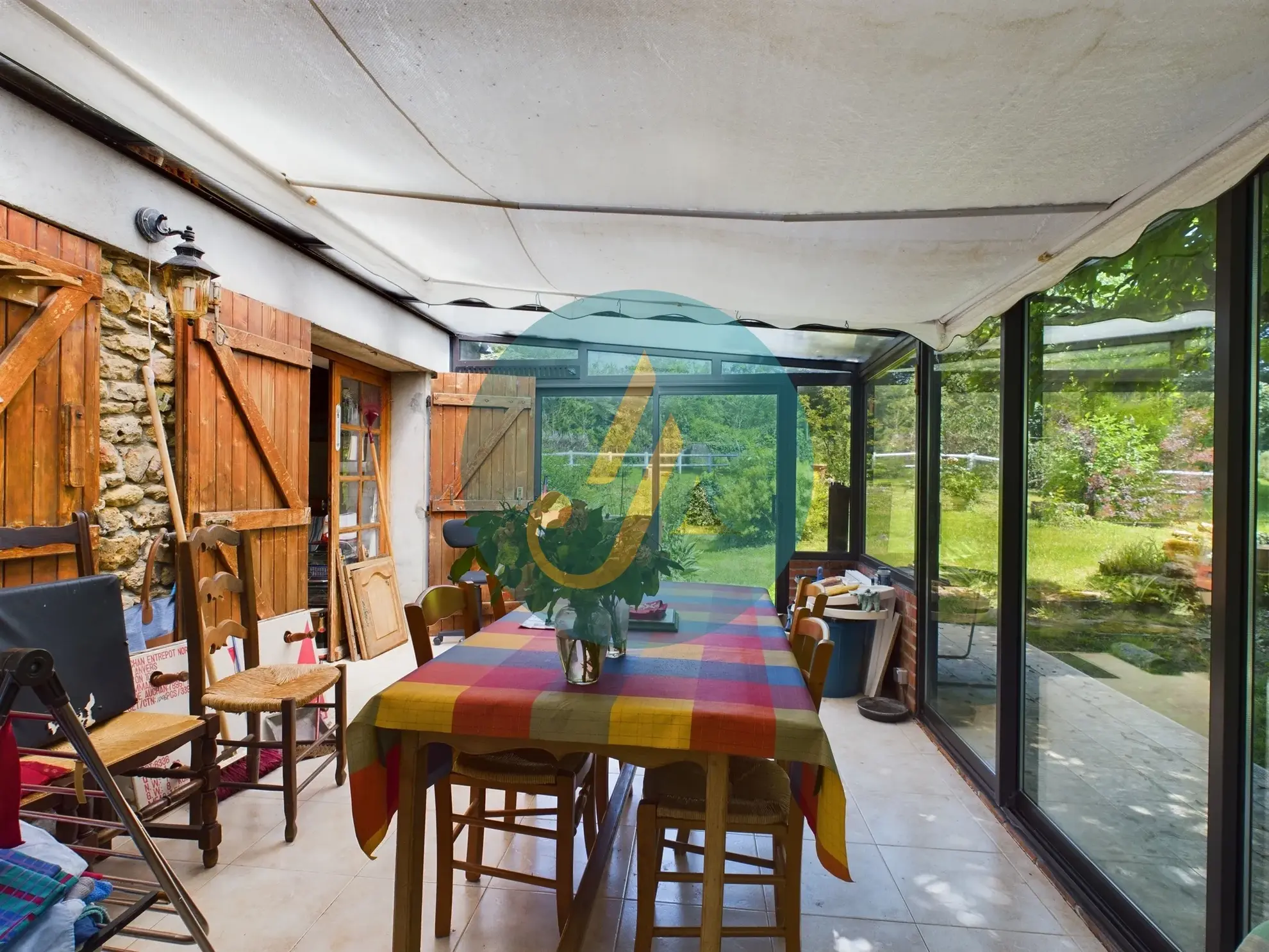 Longère de charme avec grand terrain à Champlemy, authenticité et volume 