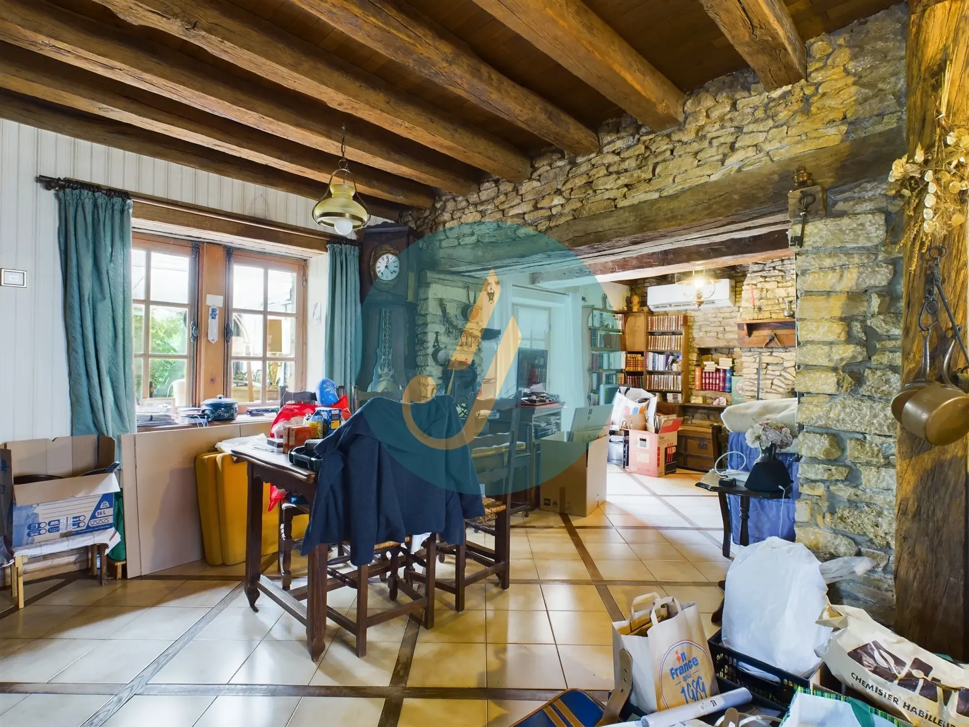 Longère de charme avec grand terrain à Champlemy, authenticité et volume 