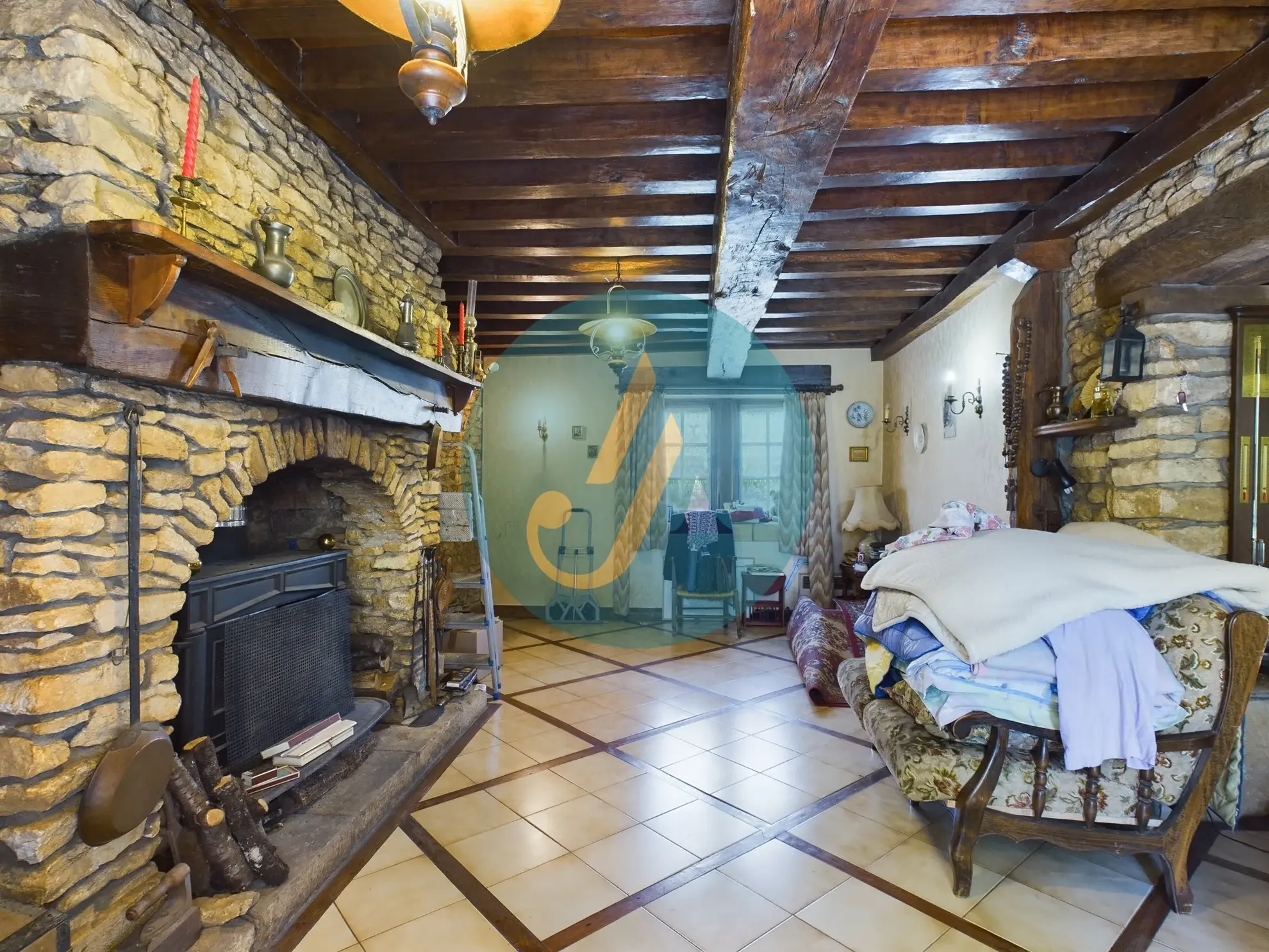 Longère de charme avec grand terrain à Champlemy, authenticité et volume 