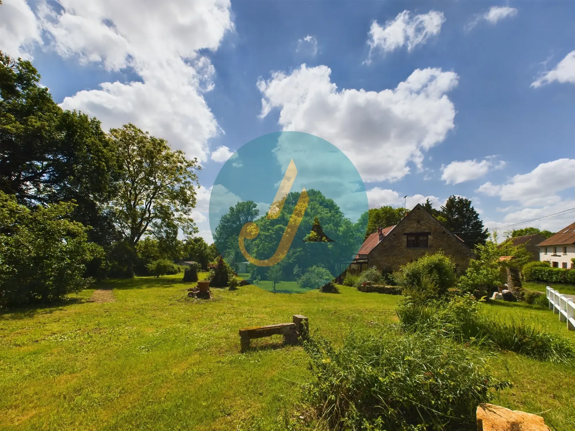 Longère de charme avec grand terrain à Champlemy, authenticité et volume 