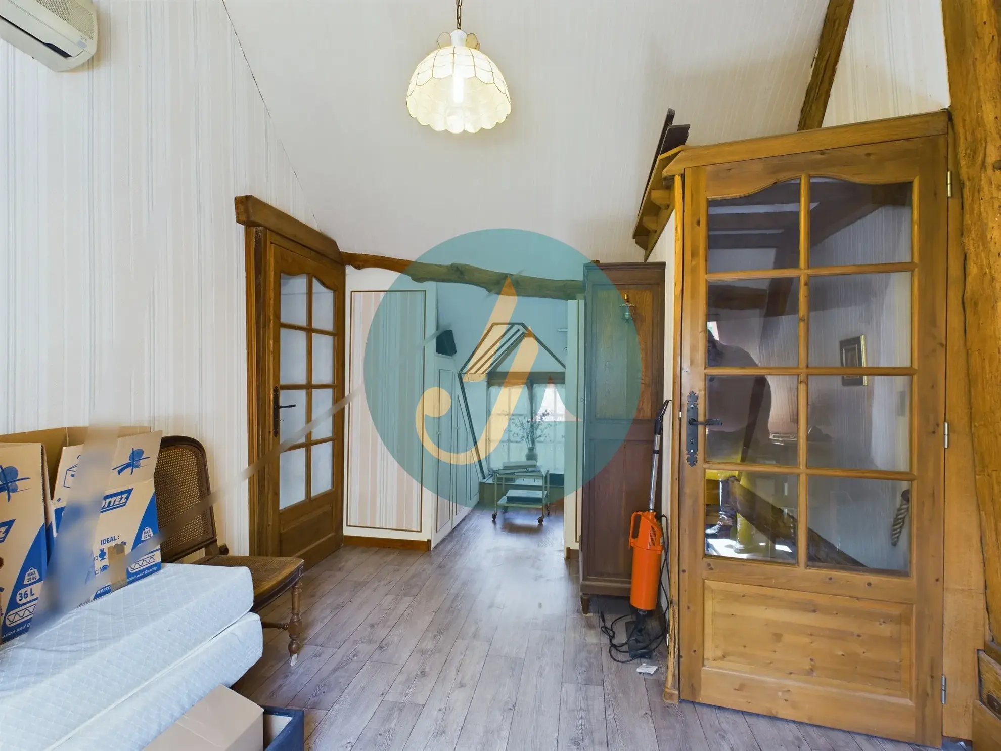 Longère de charme avec grand terrain à Champlemy, authenticité et volume 