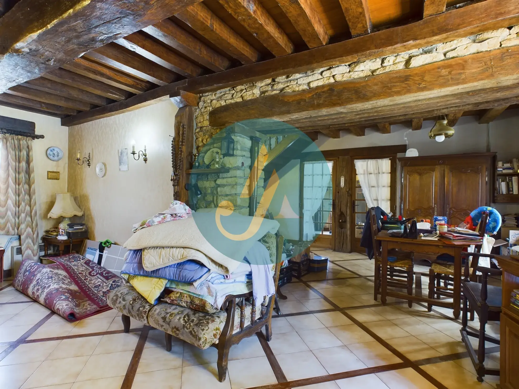 Longère de charme avec grand terrain à Champlemy, authenticité et volume 