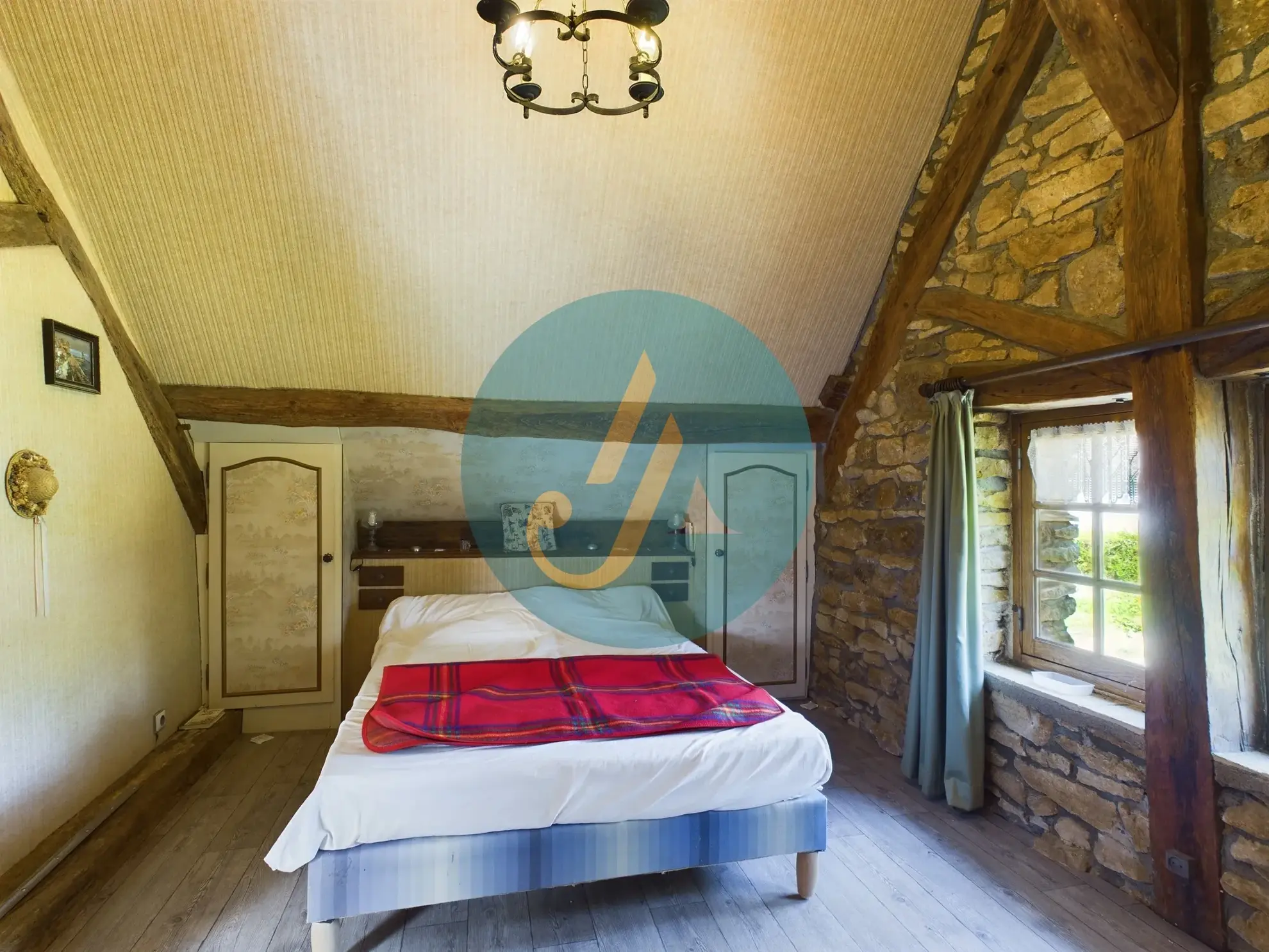 Longère de charme avec grand terrain à Champlemy, authenticité et volume 