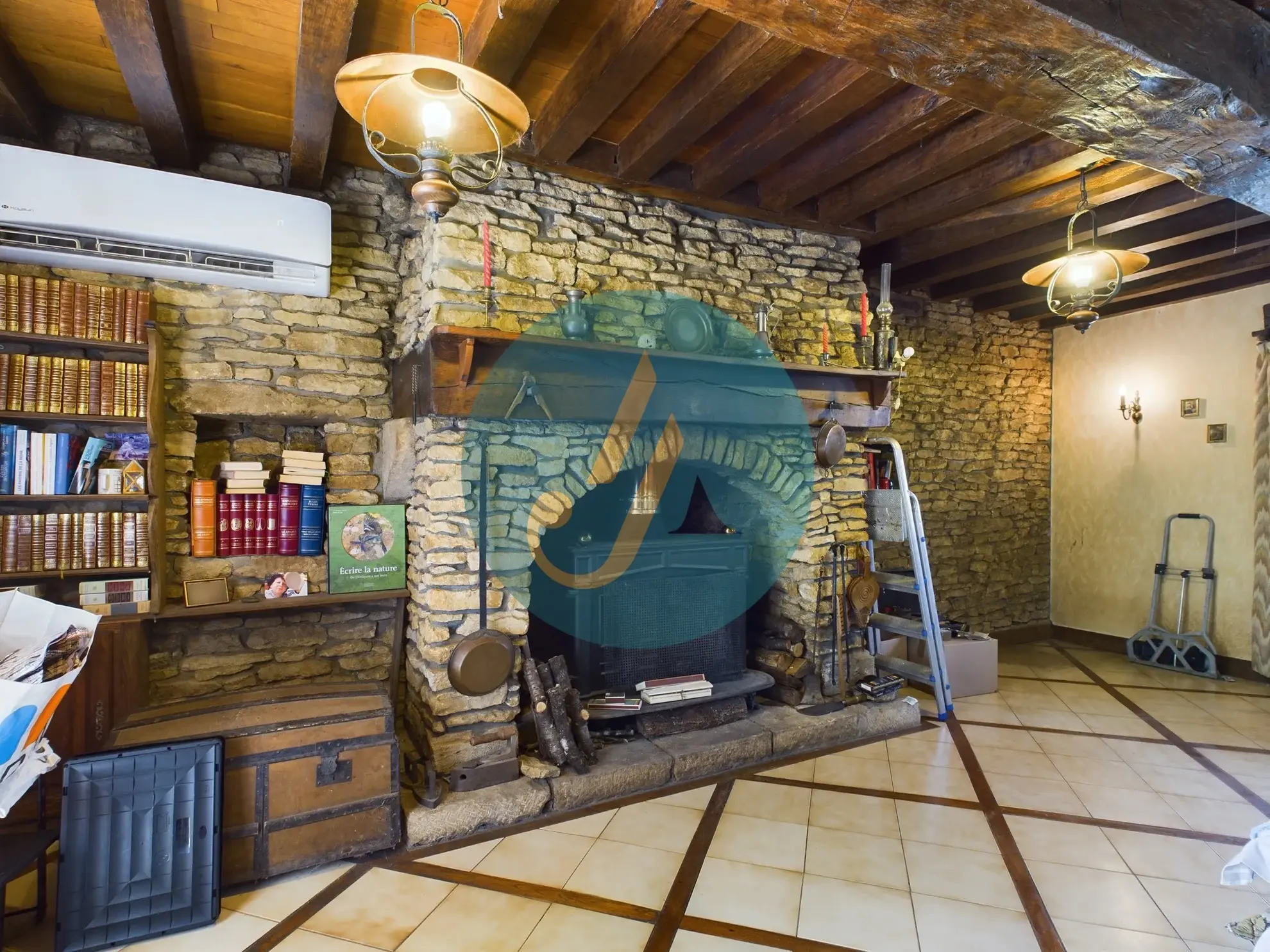 Longère de charme avec grand terrain à Champlemy, authenticité et volume 