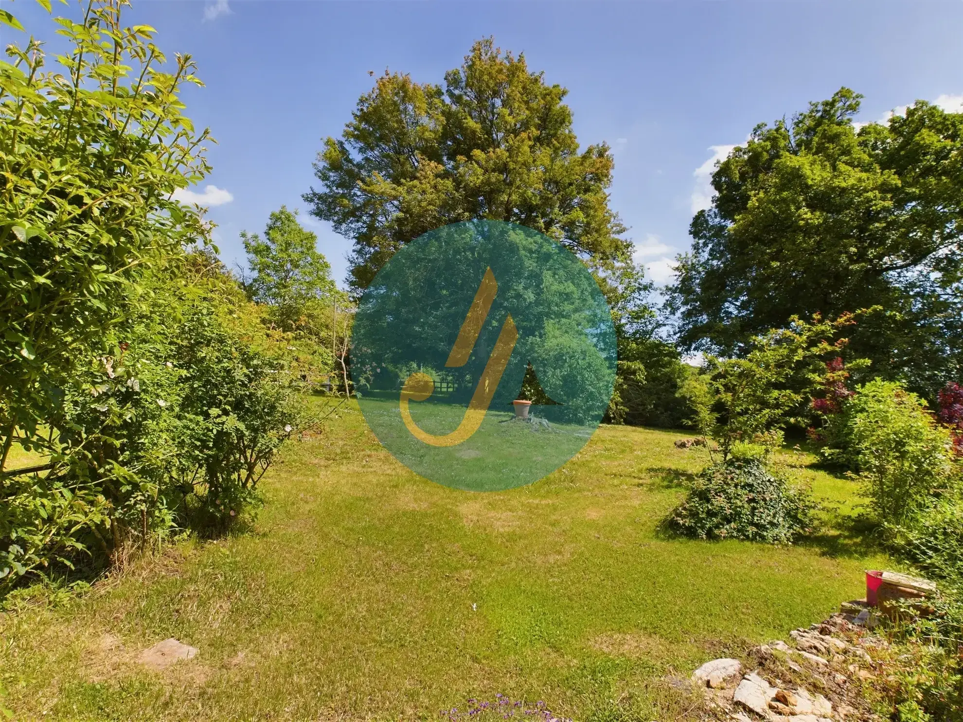 Longère de charme avec grand terrain à Champlemy, authenticité et volume 